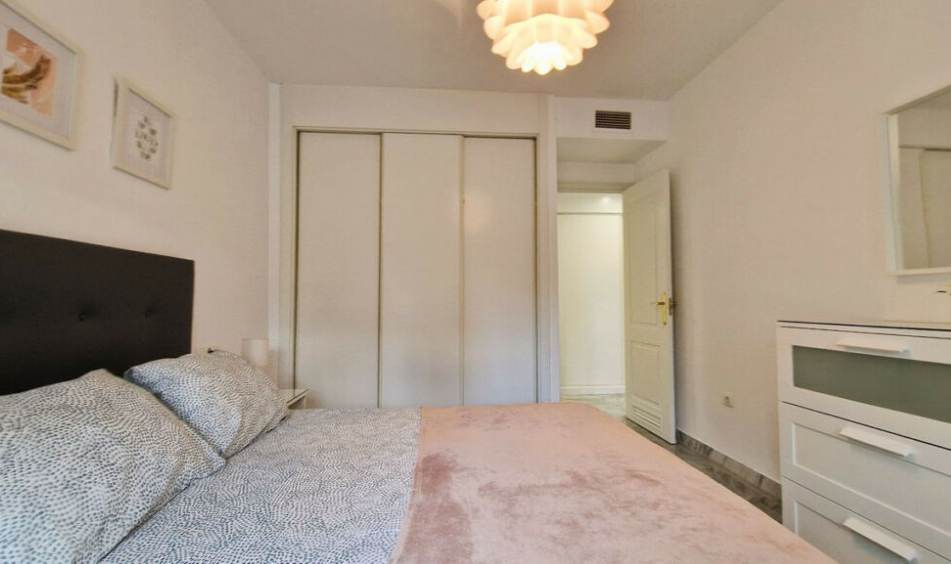 Resale - Apartment -
San Pedro de Alcántara