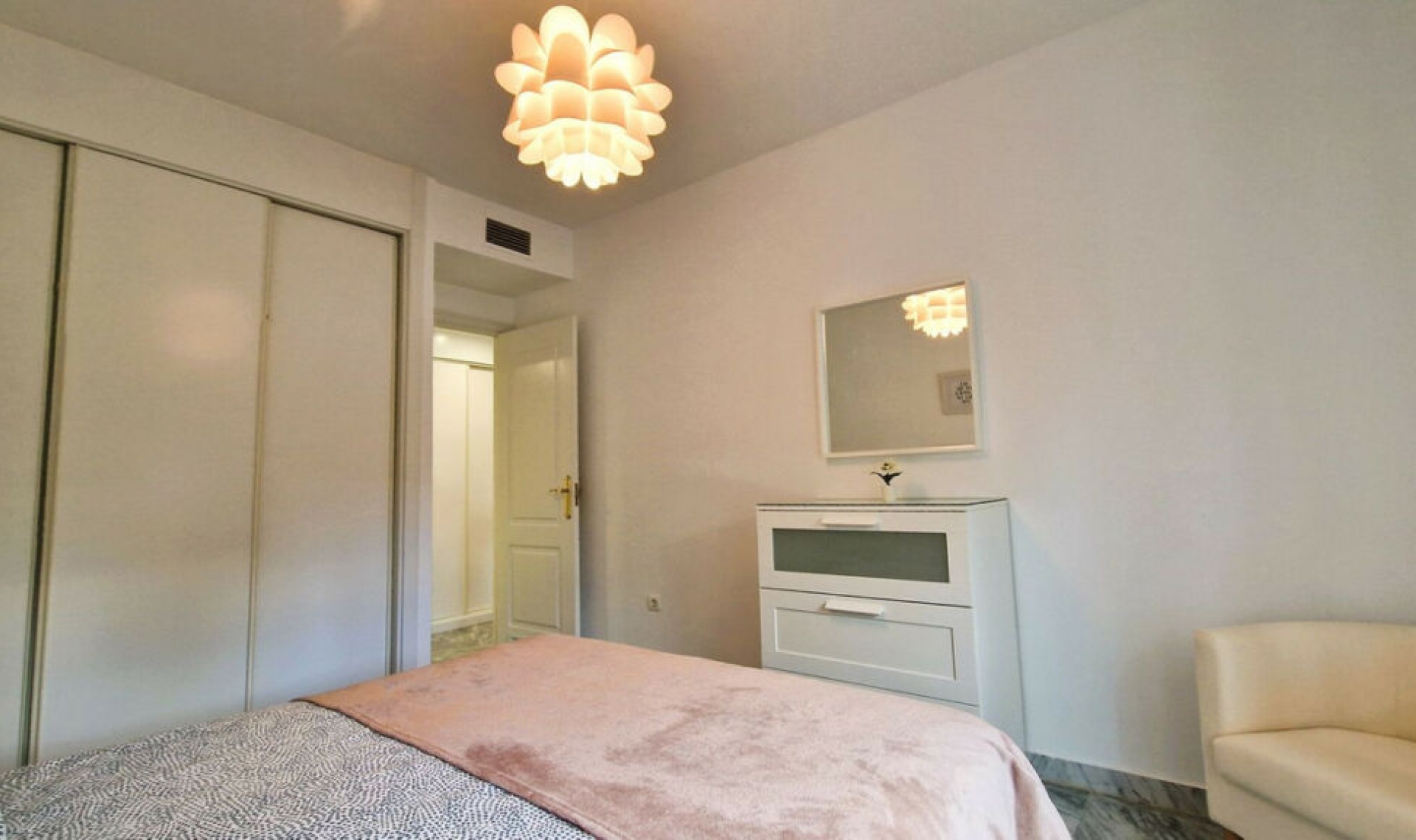 Resale - Apartment -
San Pedro de Alcántara