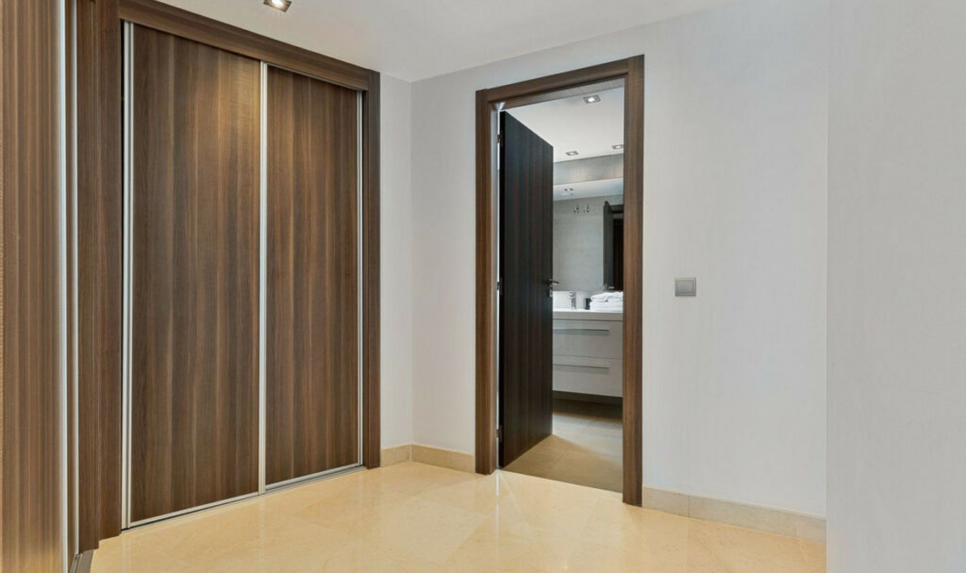 Resale - Apartment -
San Pedro de Alcántara