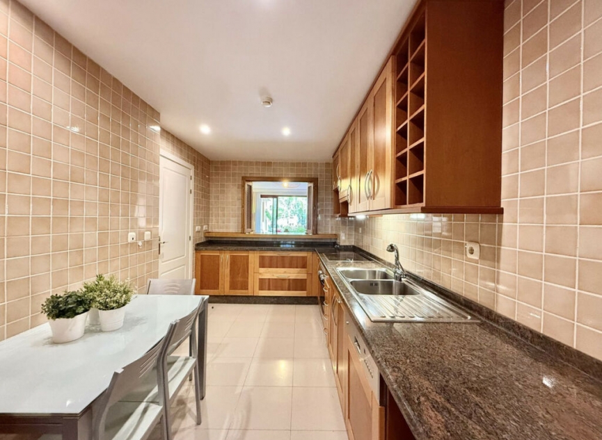 Resale - Apartment -
San Pedro de Alcántara