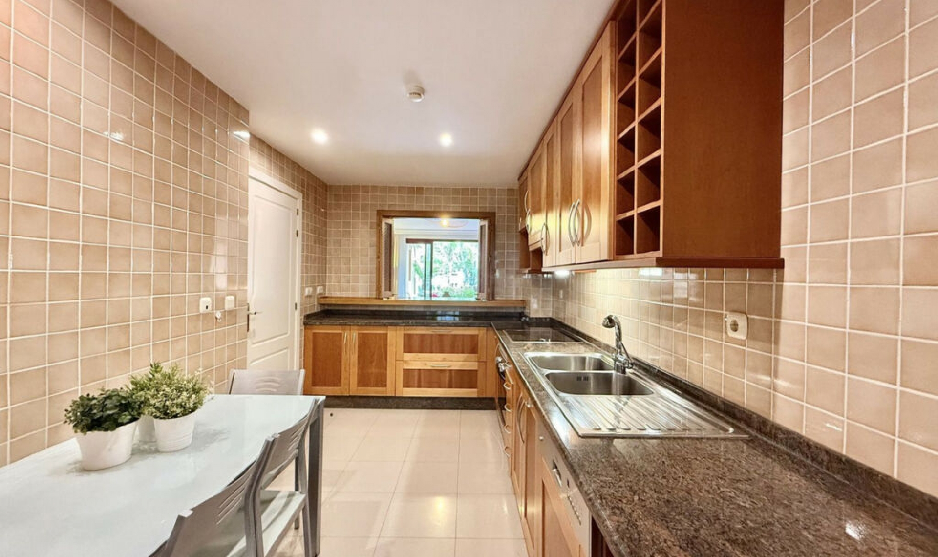 Resale - Apartment -
San Pedro de Alcántara
