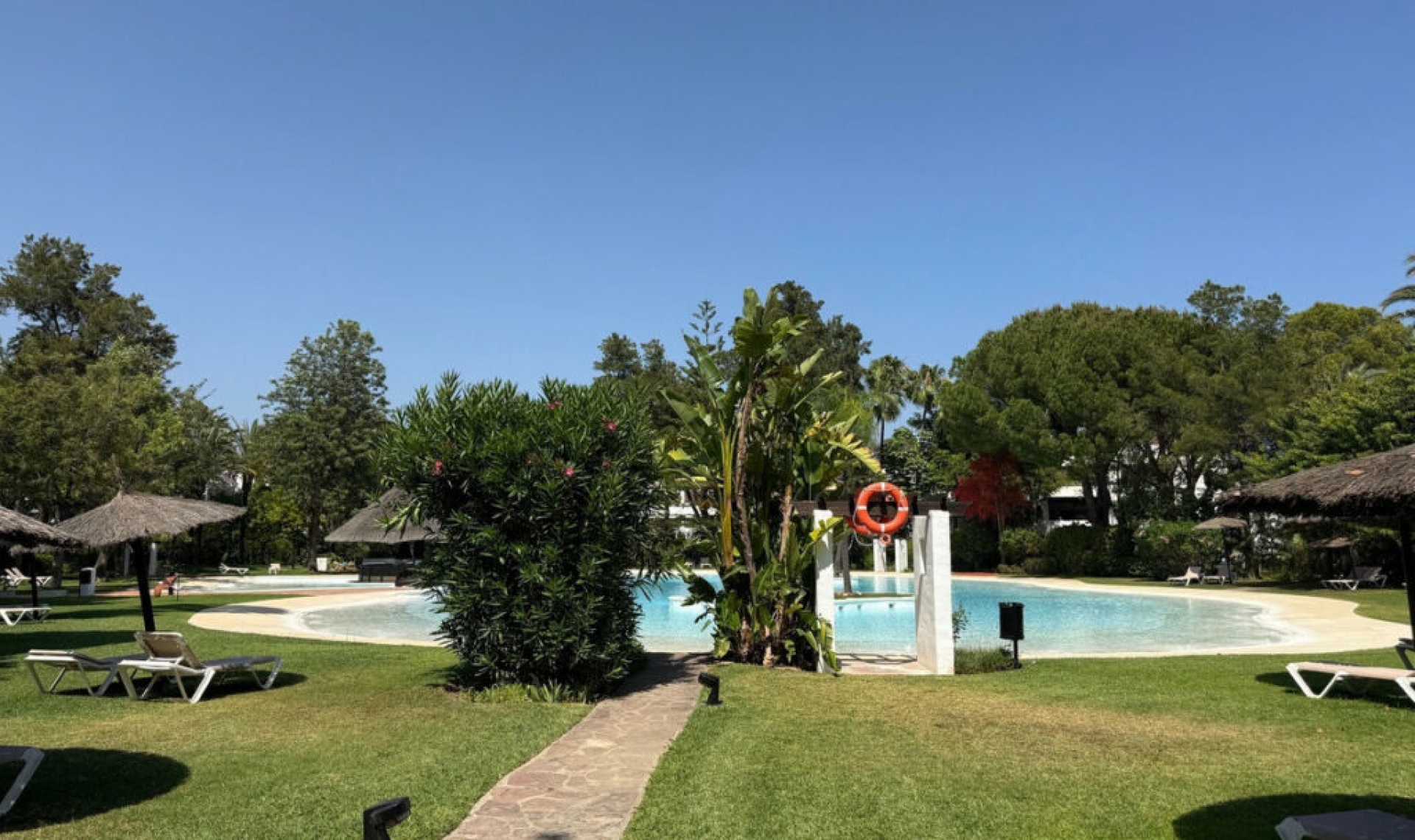 Resale - Apartment -
San Pedro de Alcántara