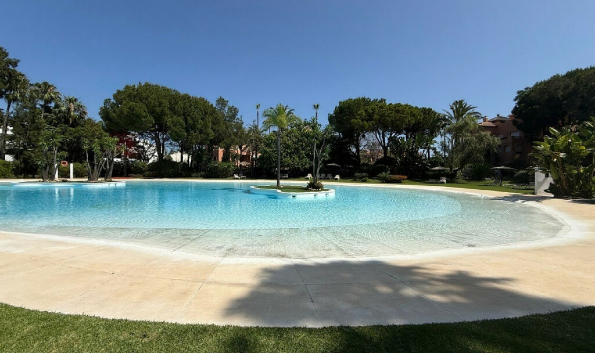 Resale - Apartment -
San Pedro de Alcántara