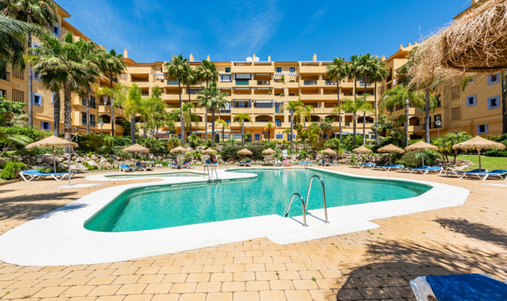 Resale - Apartment -
San Pedro de Alcántara