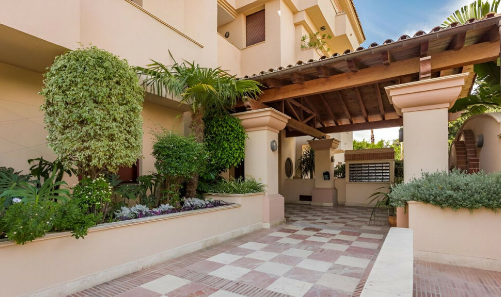 Resale - Apartment -
San Pedro de Alcántara