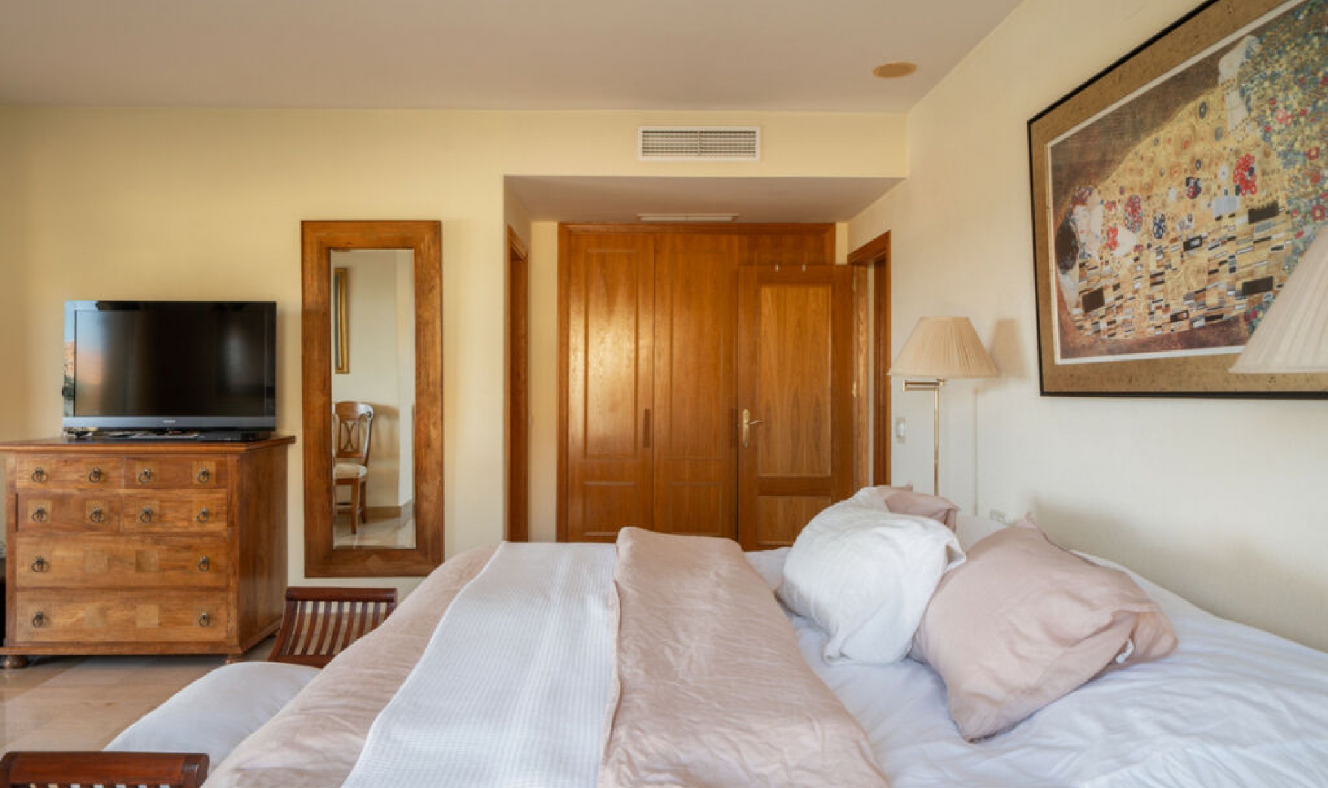 Resale - Apartment -
San Pedro de Alcántara