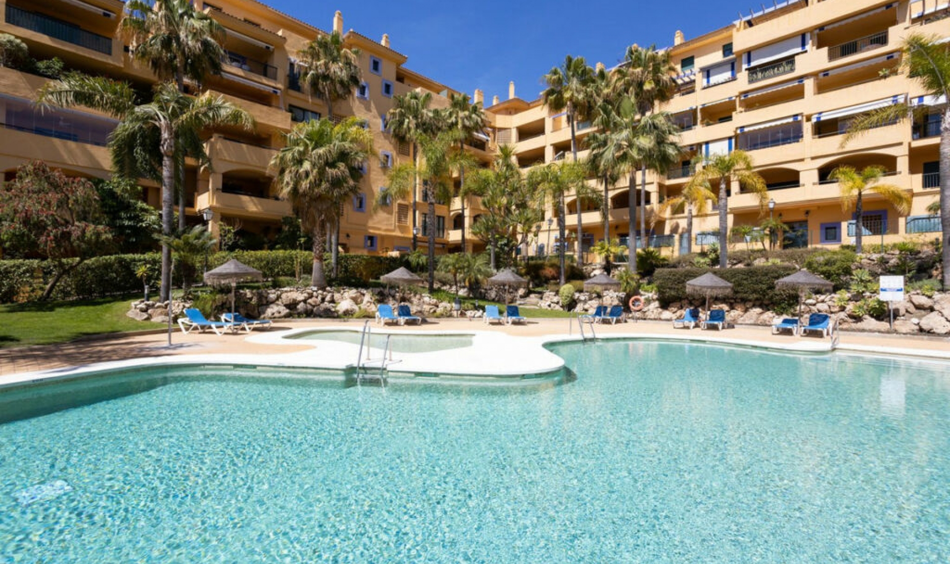 Resale - Apartment -
San Pedro de Alcántara