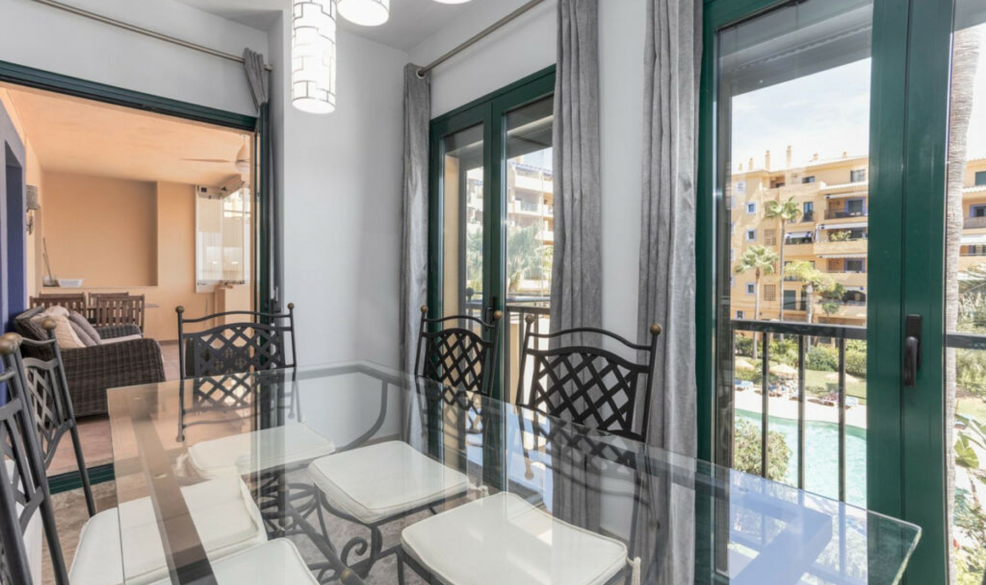 Resale - Apartment -
San Pedro de Alcántara