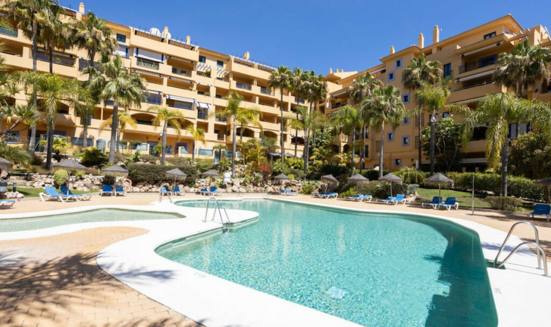 Resale - Apartment -
San Pedro de Alcántara