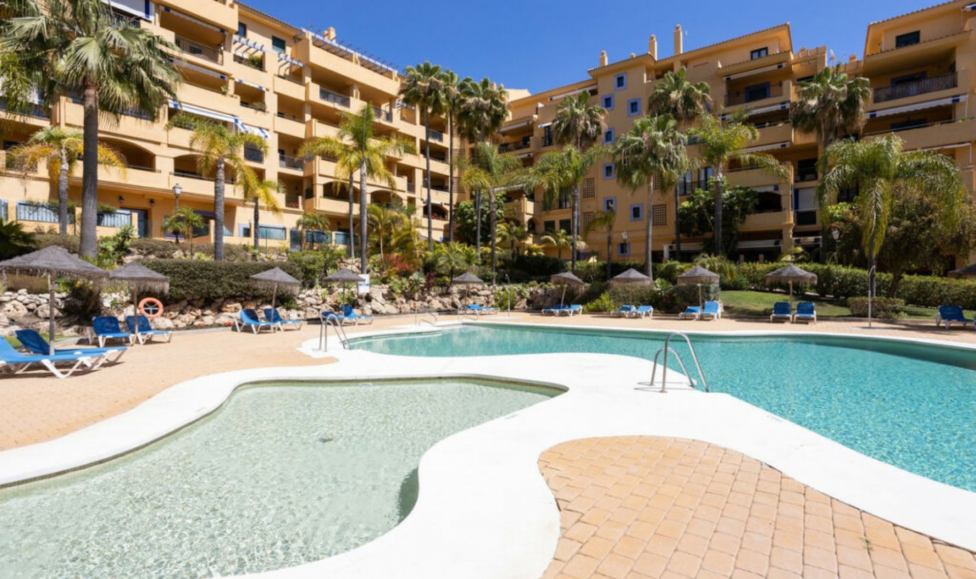 Resale - Apartment -
San Pedro de Alcántara