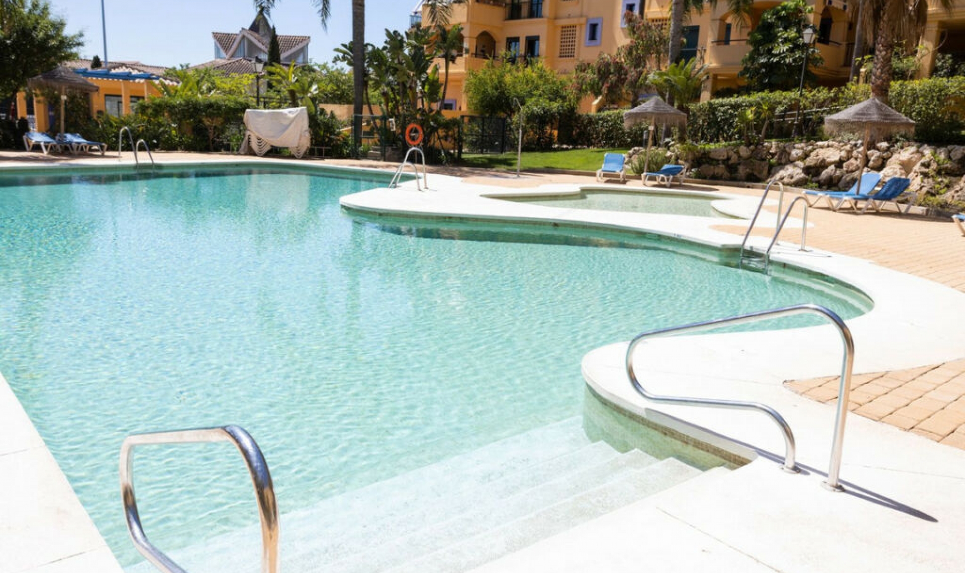 Resale - Apartment -
San Pedro de Alcántara