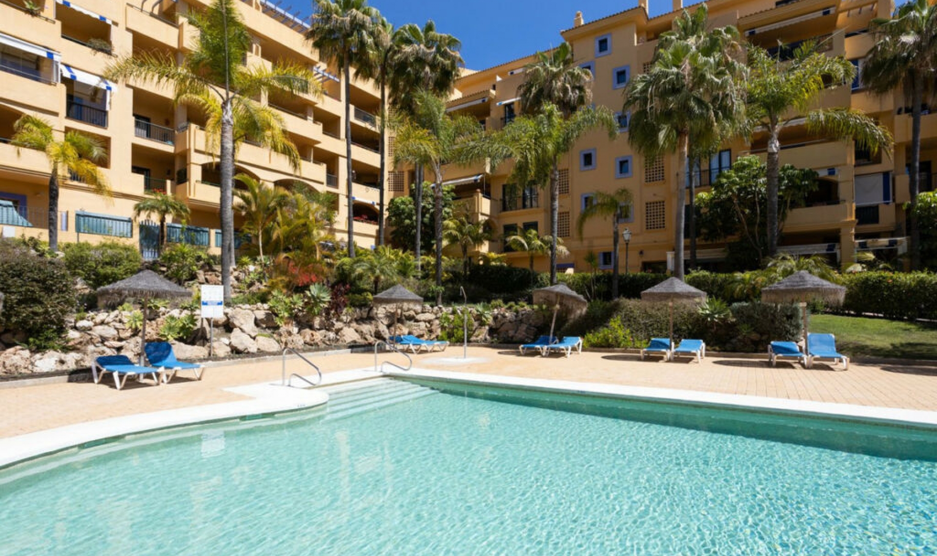 Resale - Apartment -
San Pedro de Alcántara