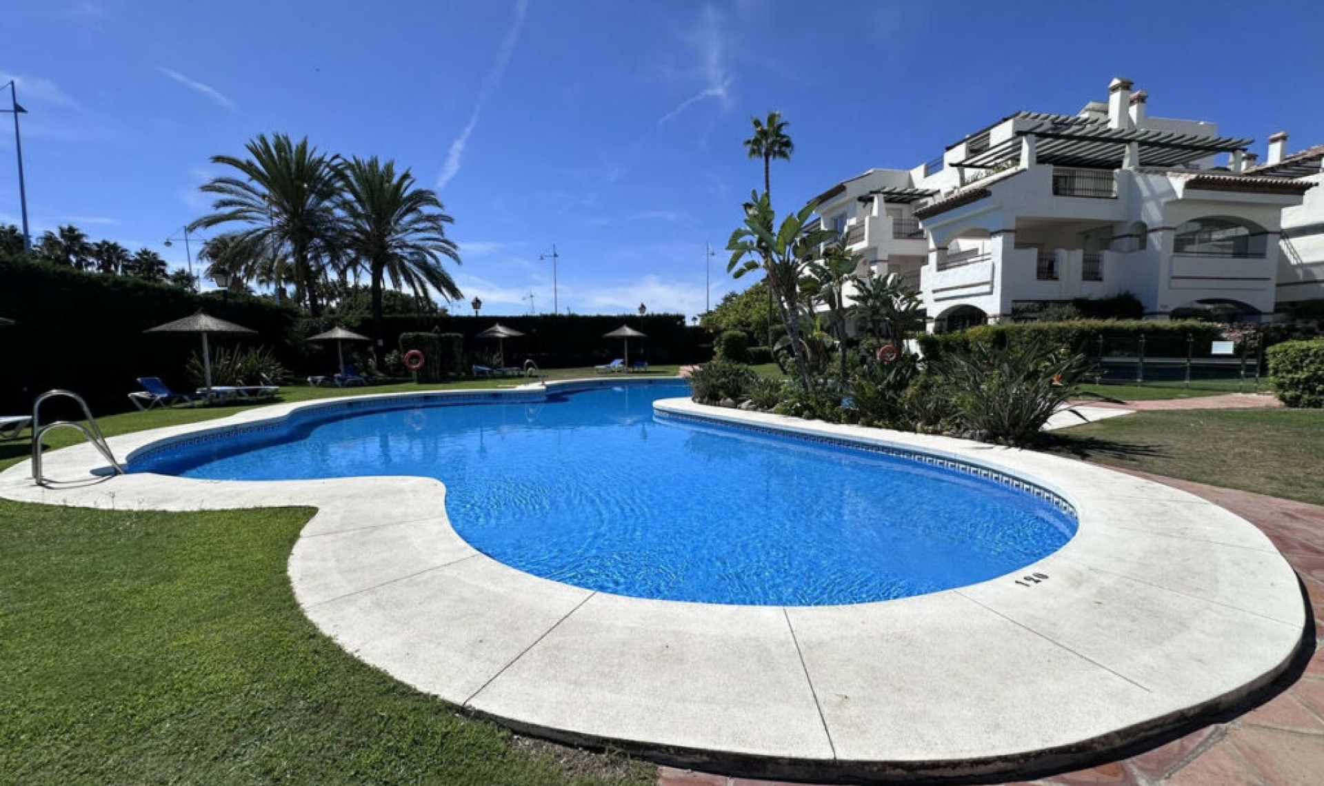 Resale - Apartment -
San Pedro de Alcántara