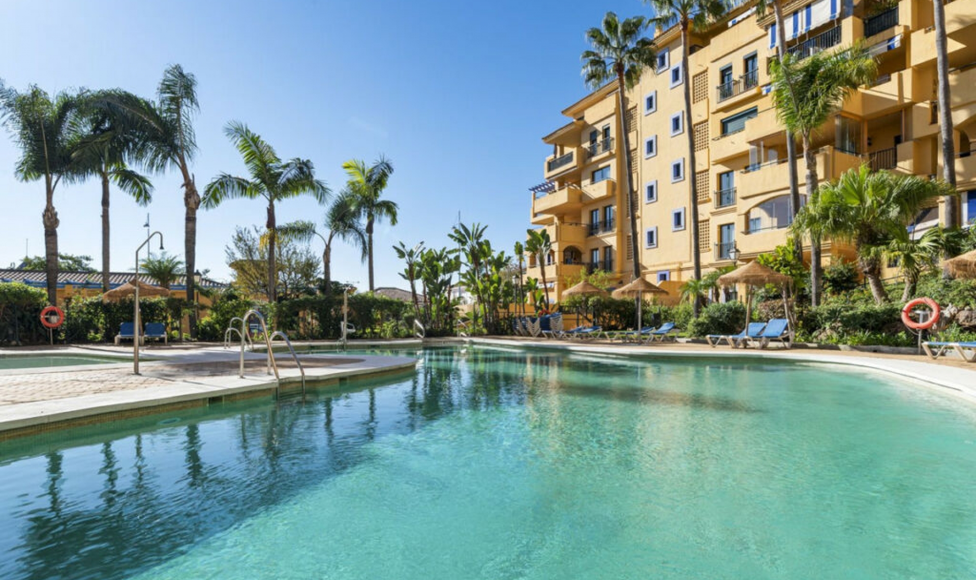 Resale - Apartment -
San Pedro de Alcántara