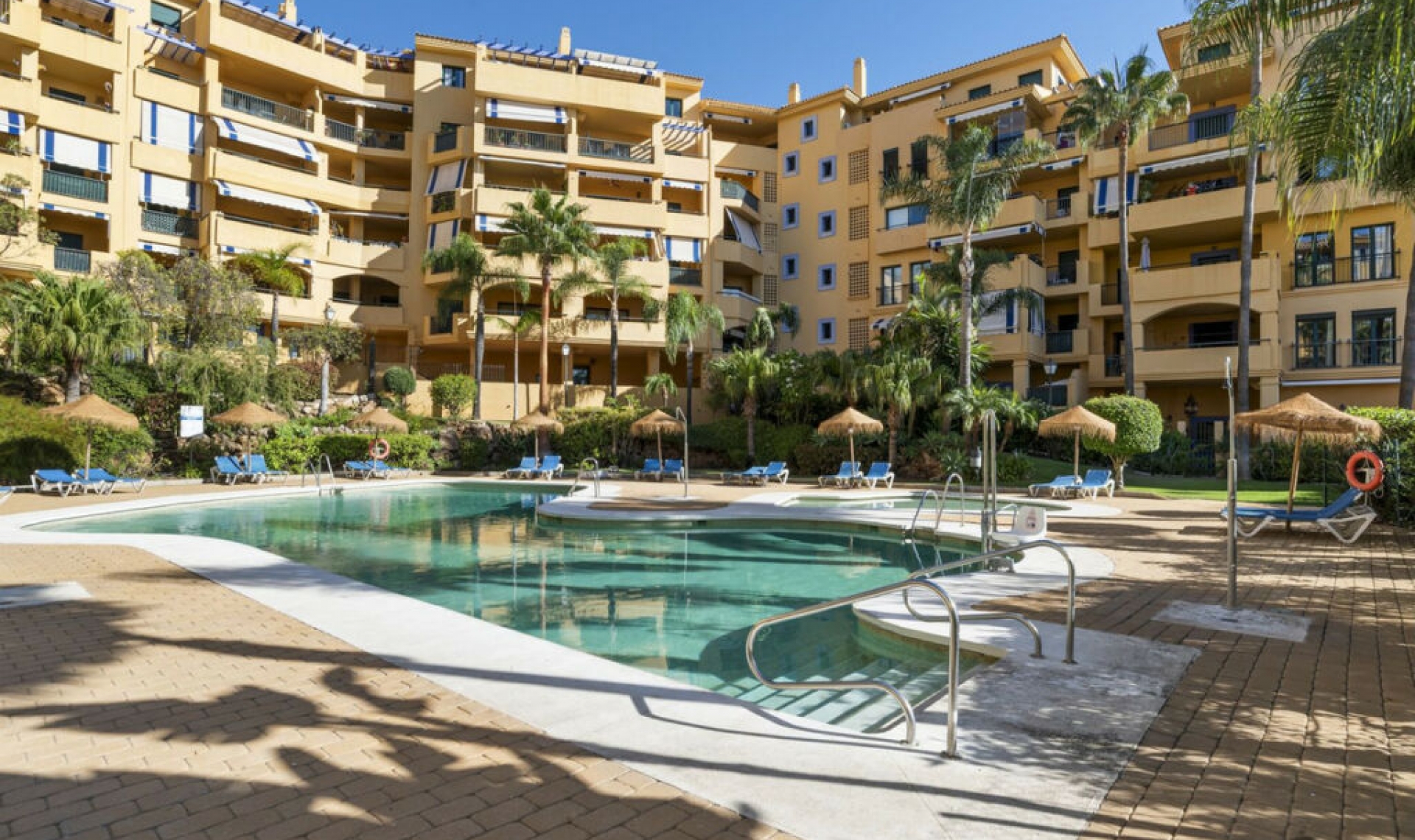 Resale - Apartment -
San Pedro de Alcántara