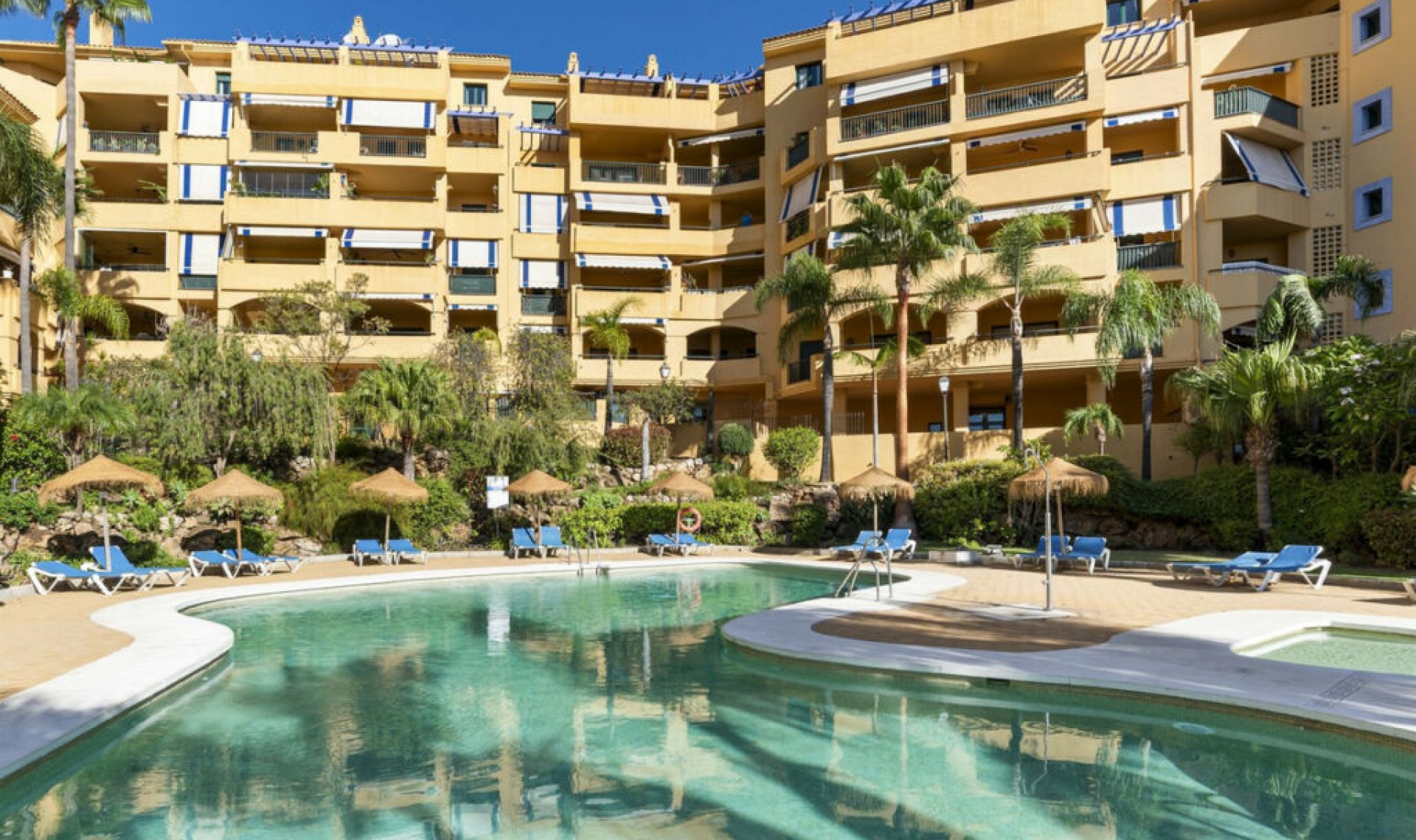 Resale - Apartment -
San Pedro de Alcántara