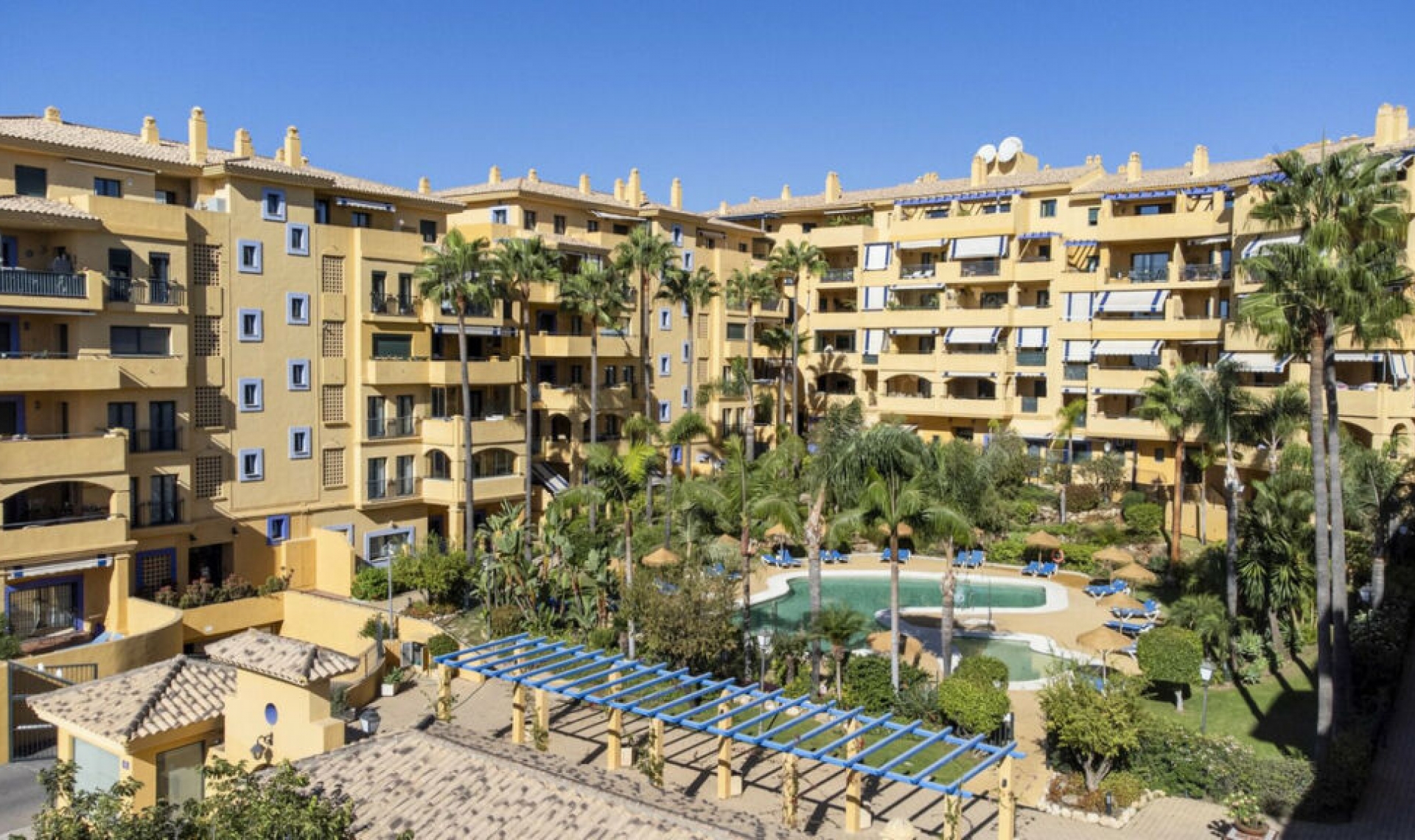 Resale - Apartment -
San Pedro de Alcántara