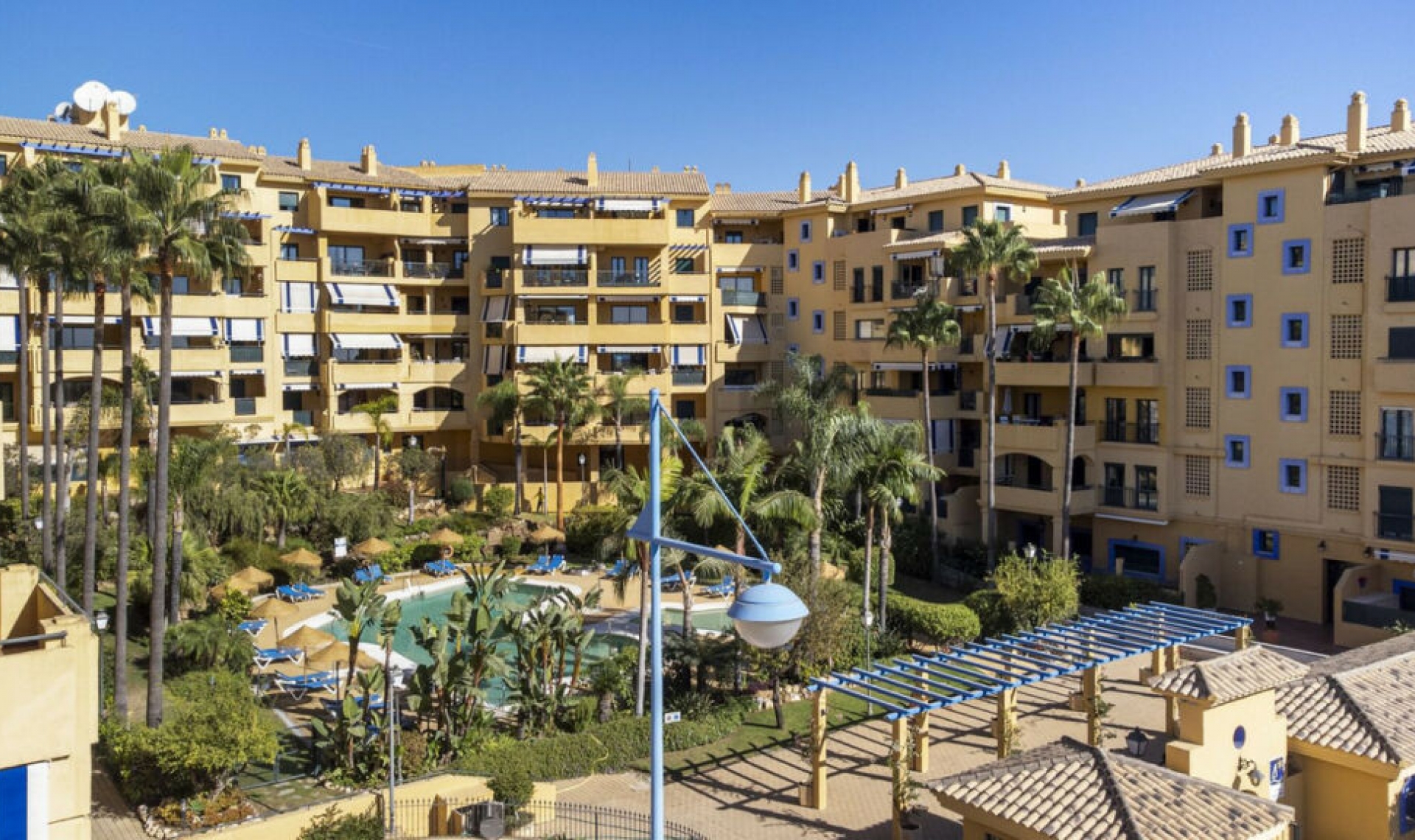 Resale - Apartment -
San Pedro de Alcántara