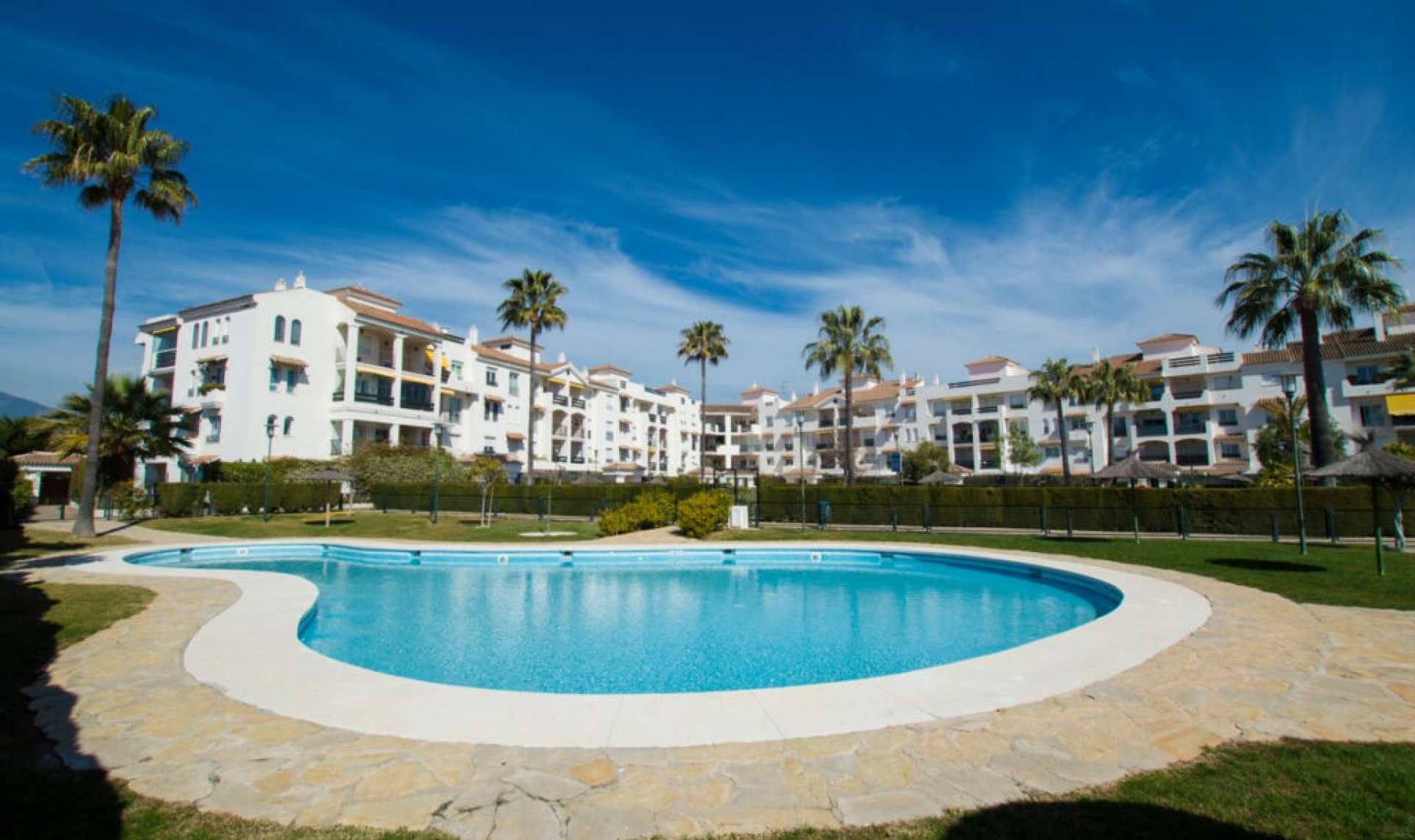 Resale - Apartment -
San Pedro de Alcántara