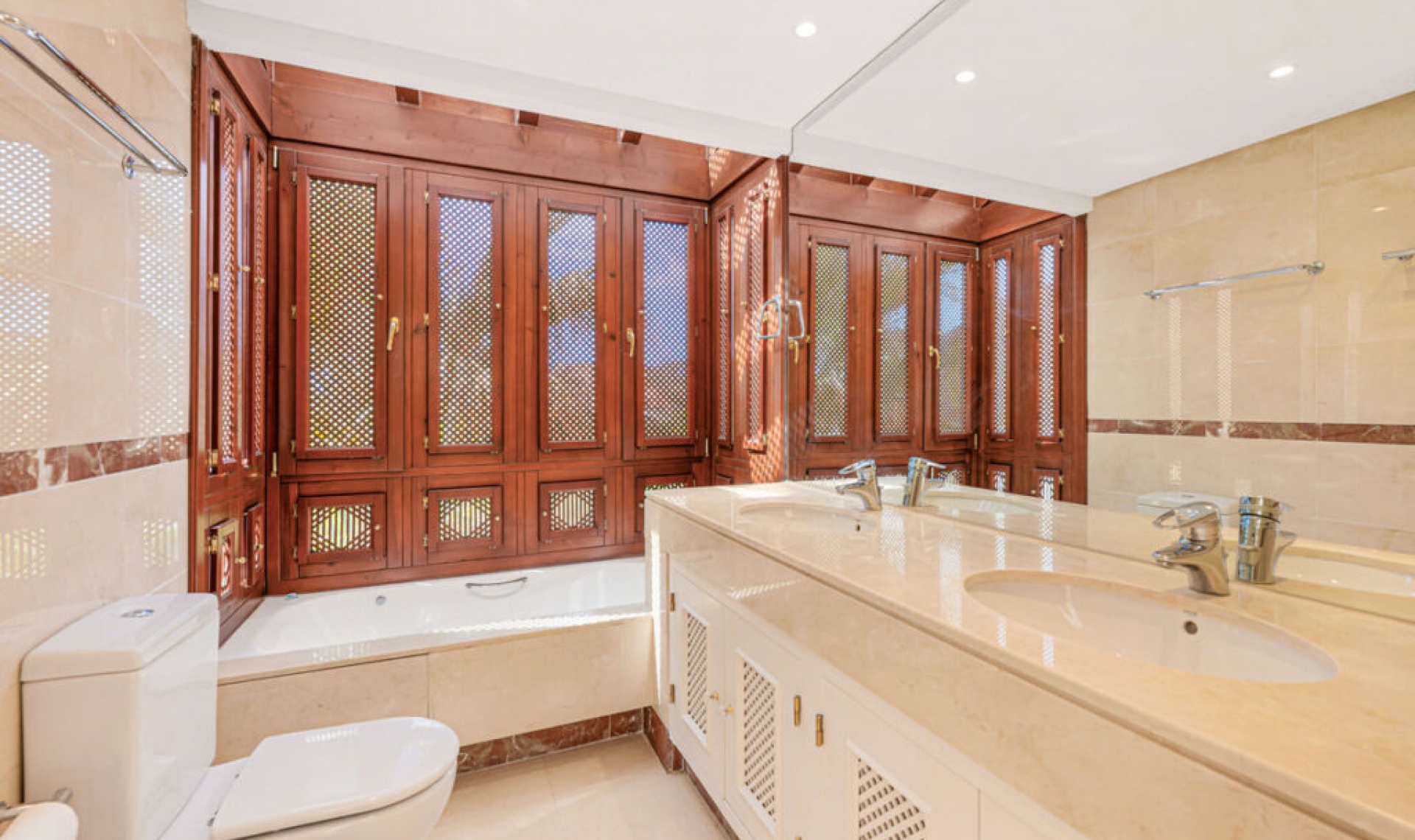 Resale - Apartment -
San Pedro de Alcántara