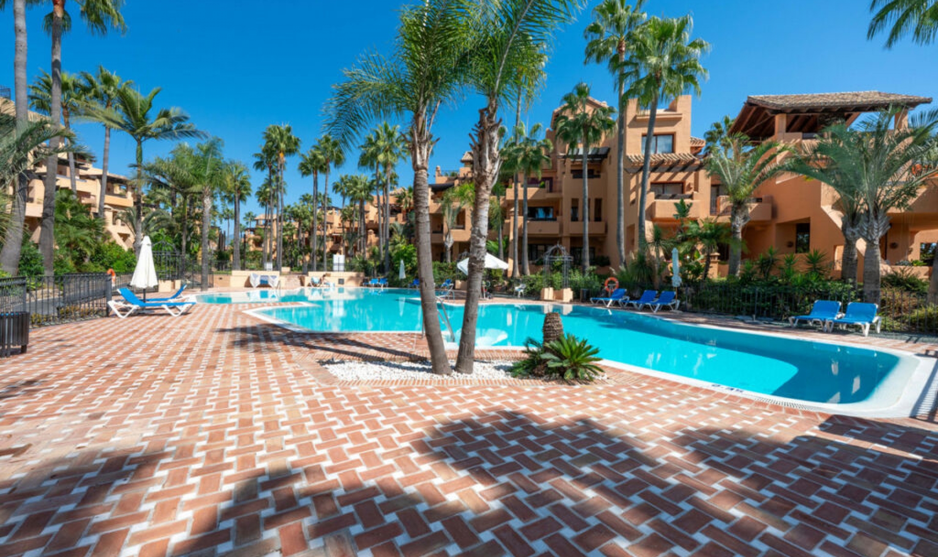 Resale - Apartment -
San Pedro de Alcántara