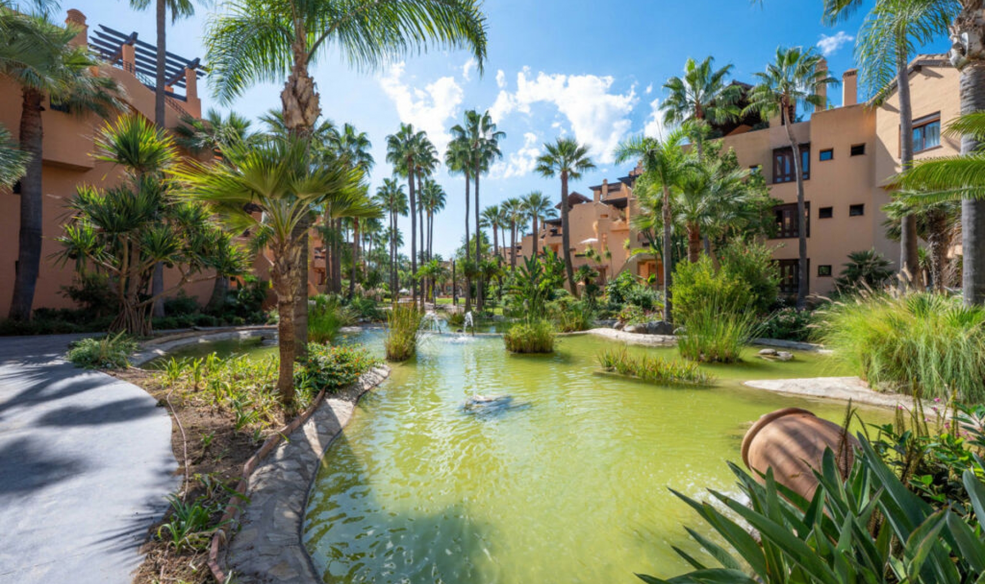 Resale - Apartment -
San Pedro de Alcántara