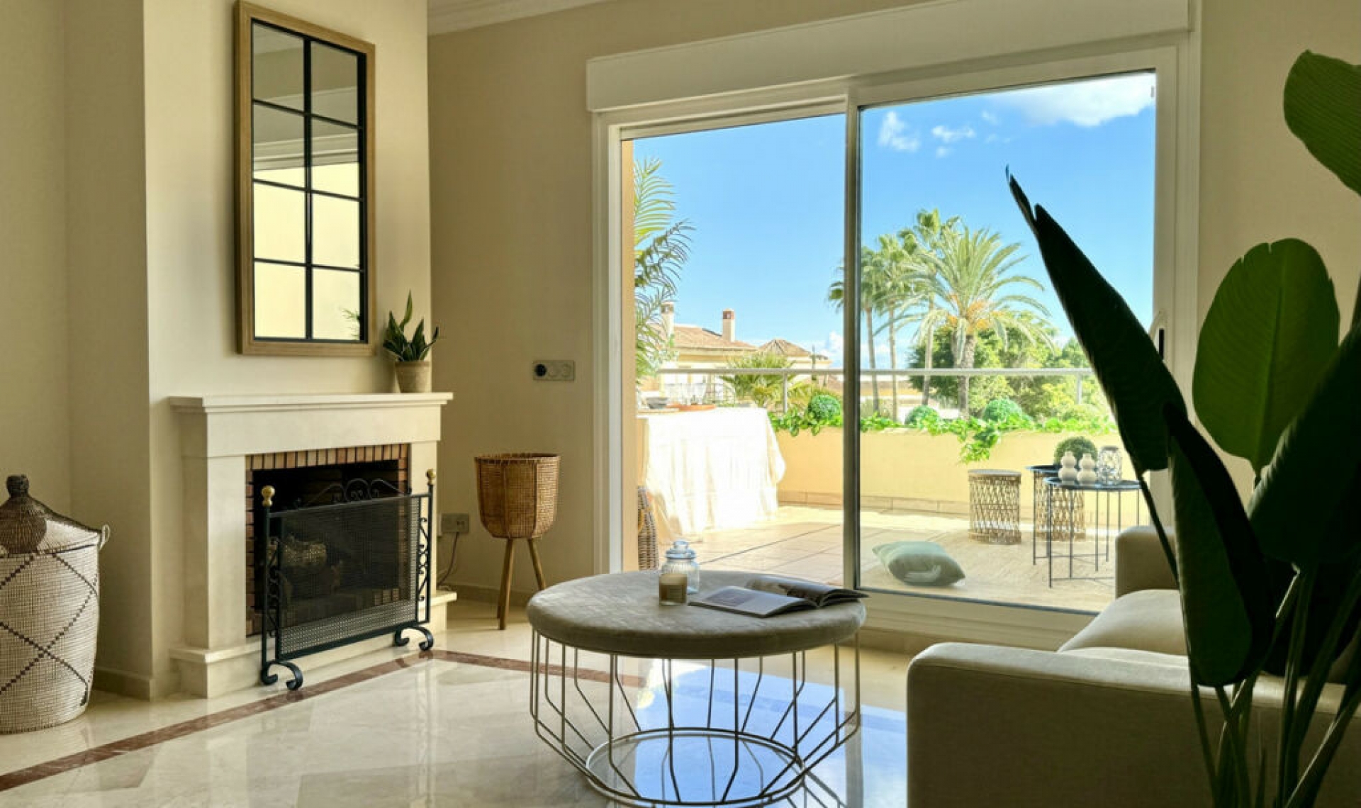 Resale - Apartment -
San Roque Club