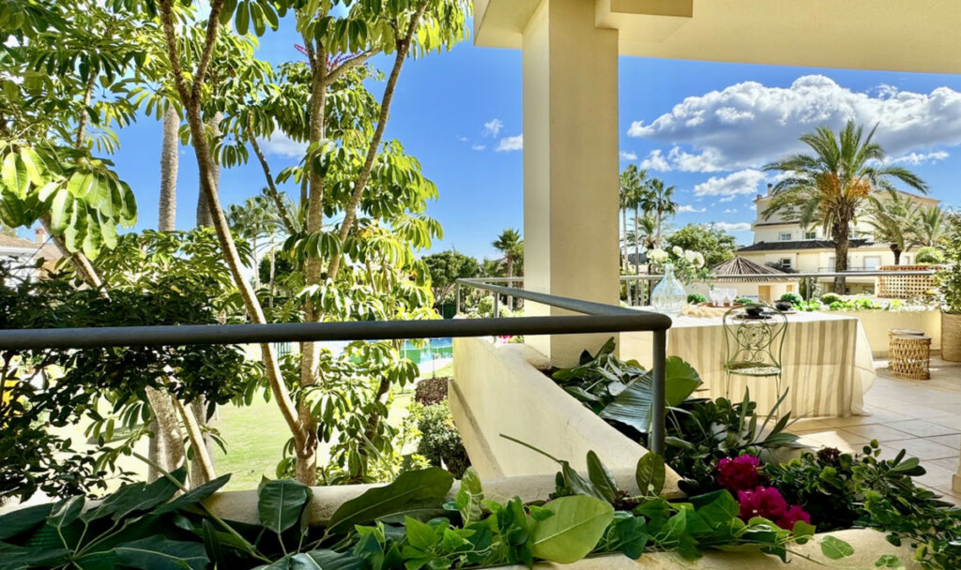 Resale - Apartment -
San Roque Club