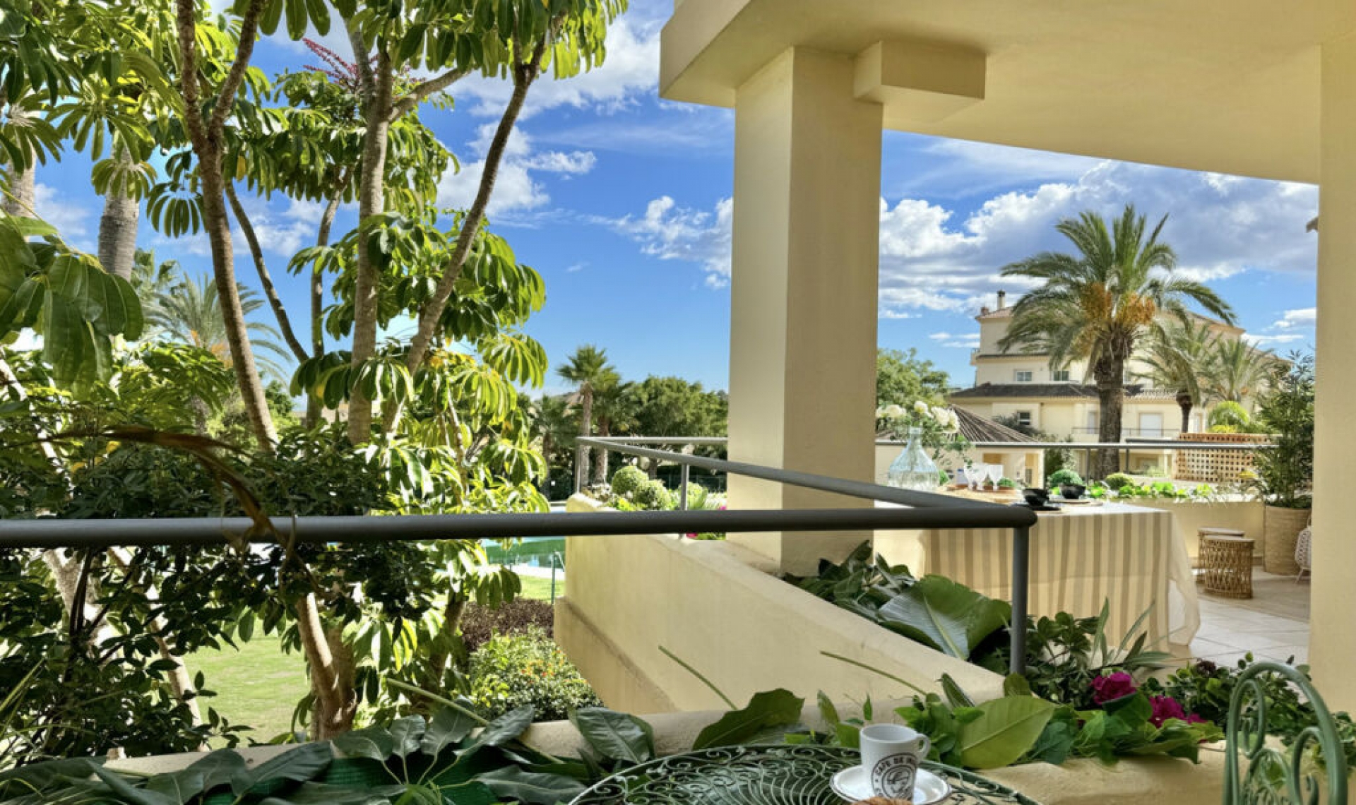 Resale - Apartment -
San Roque Club