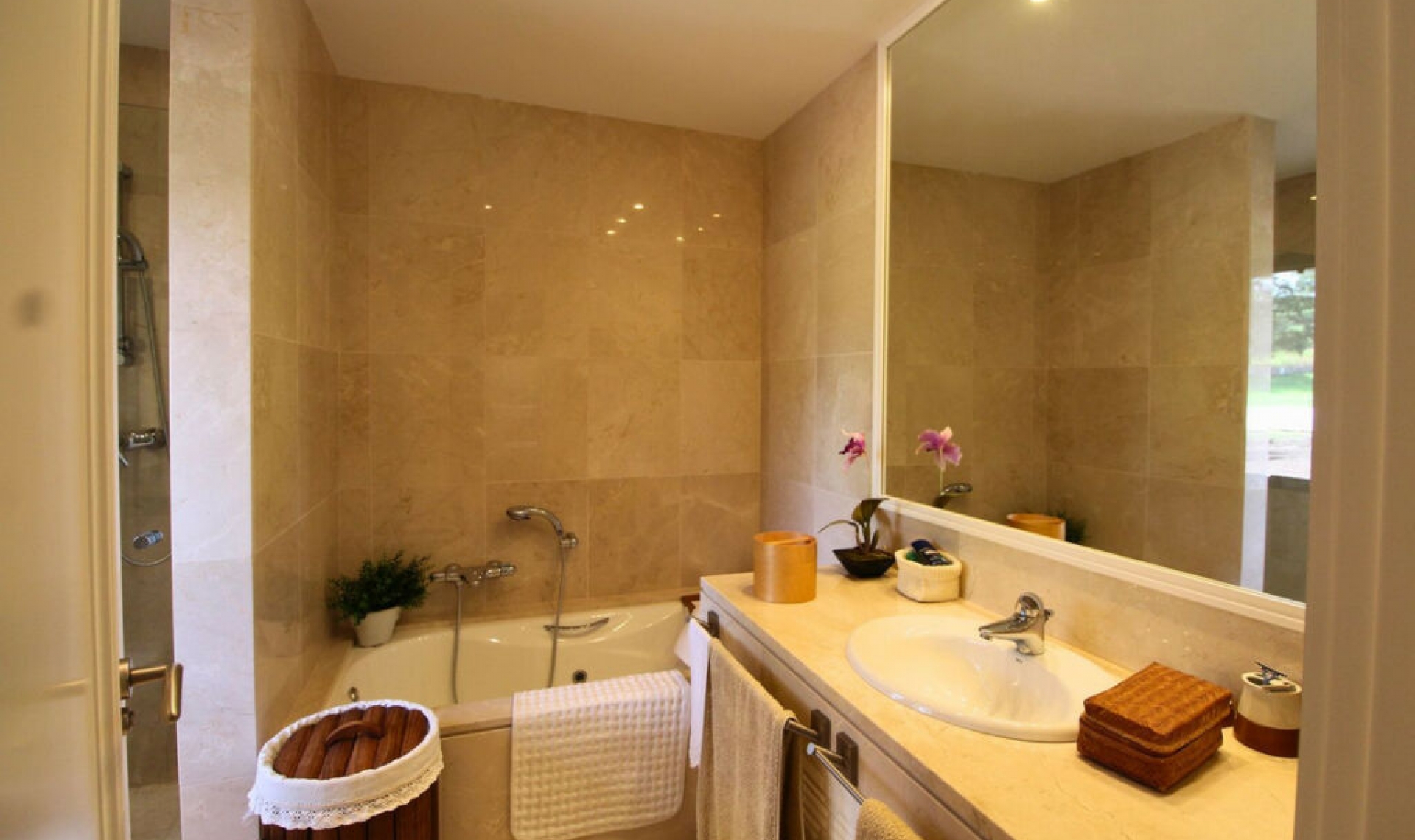 Resale - Apartment -
San Roque Club