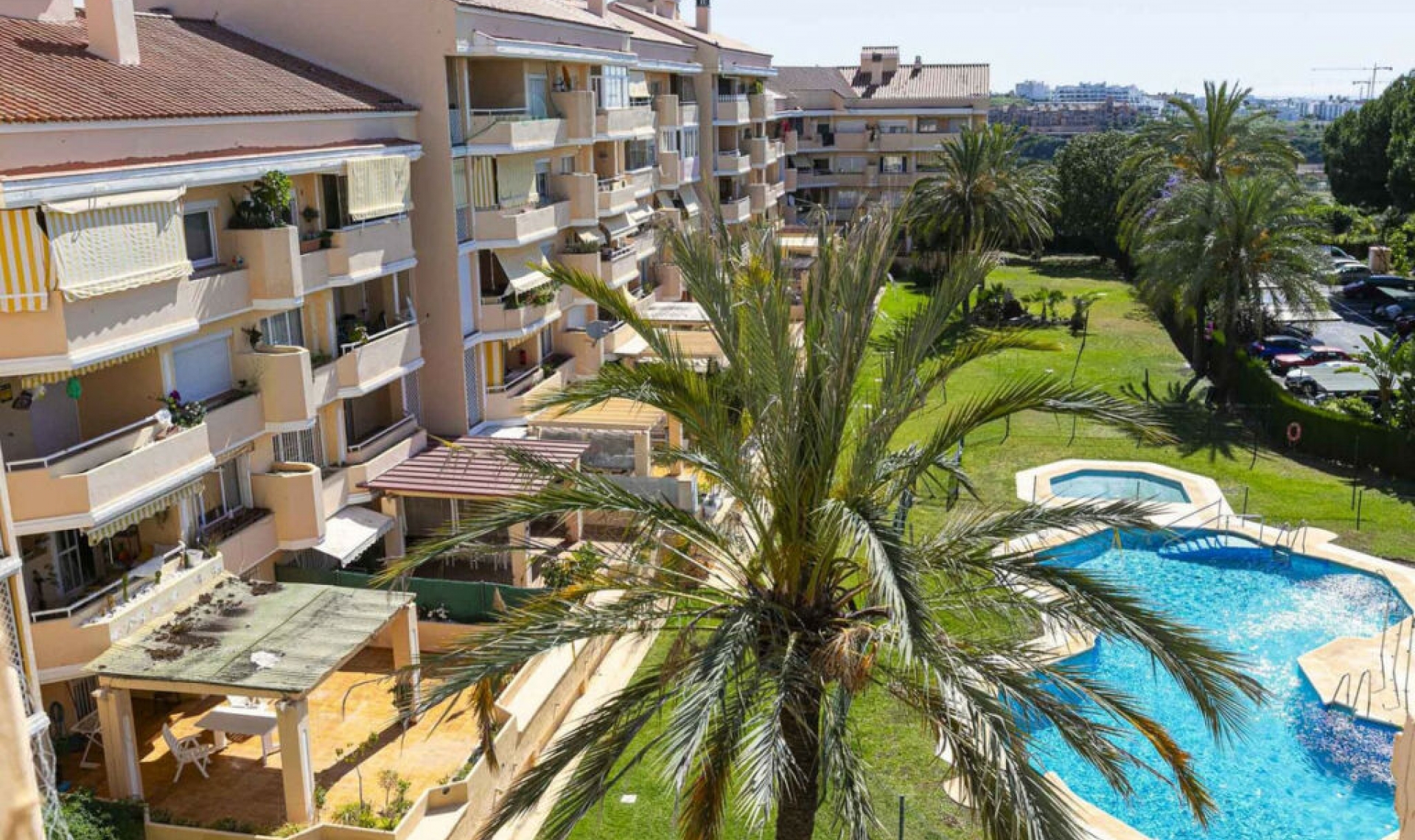 Resale - Apartment -
Selwo