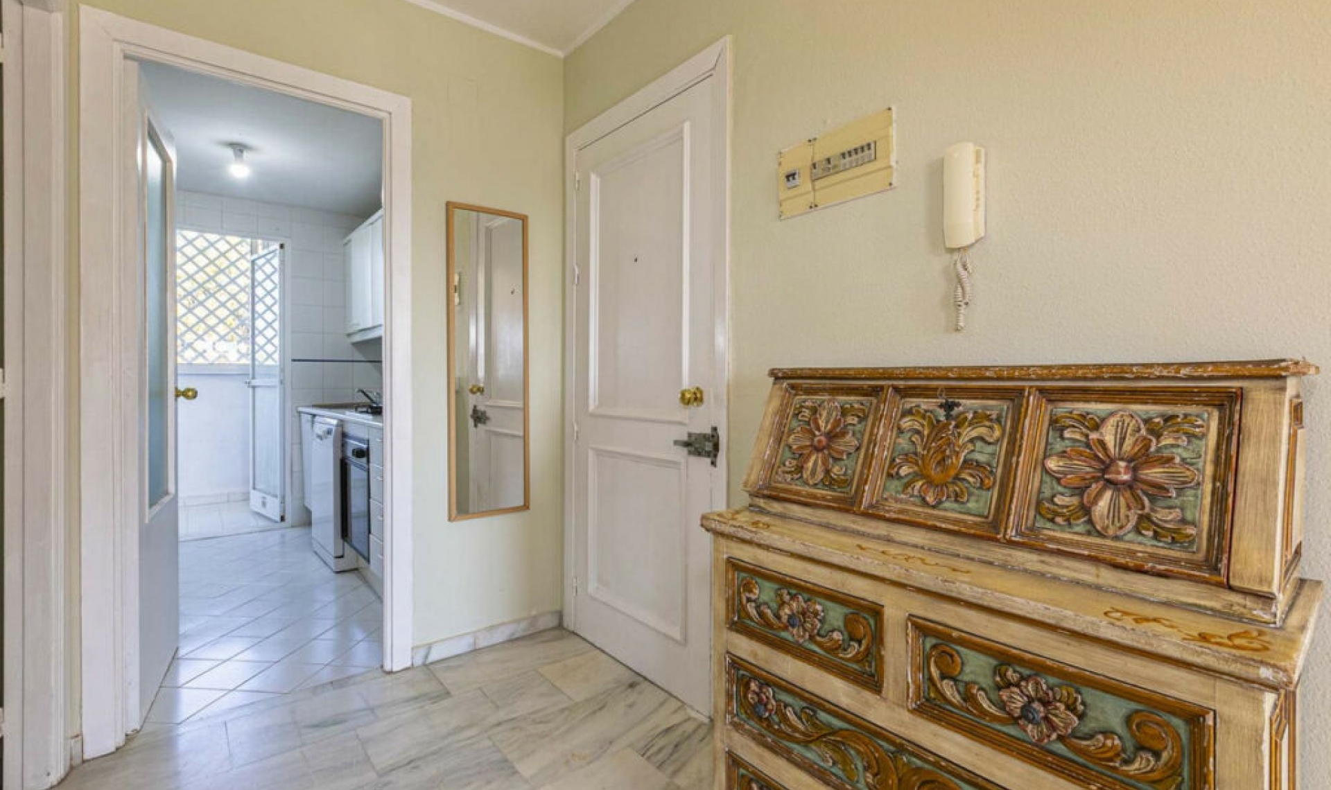 Resale - Apartment -
Selwo