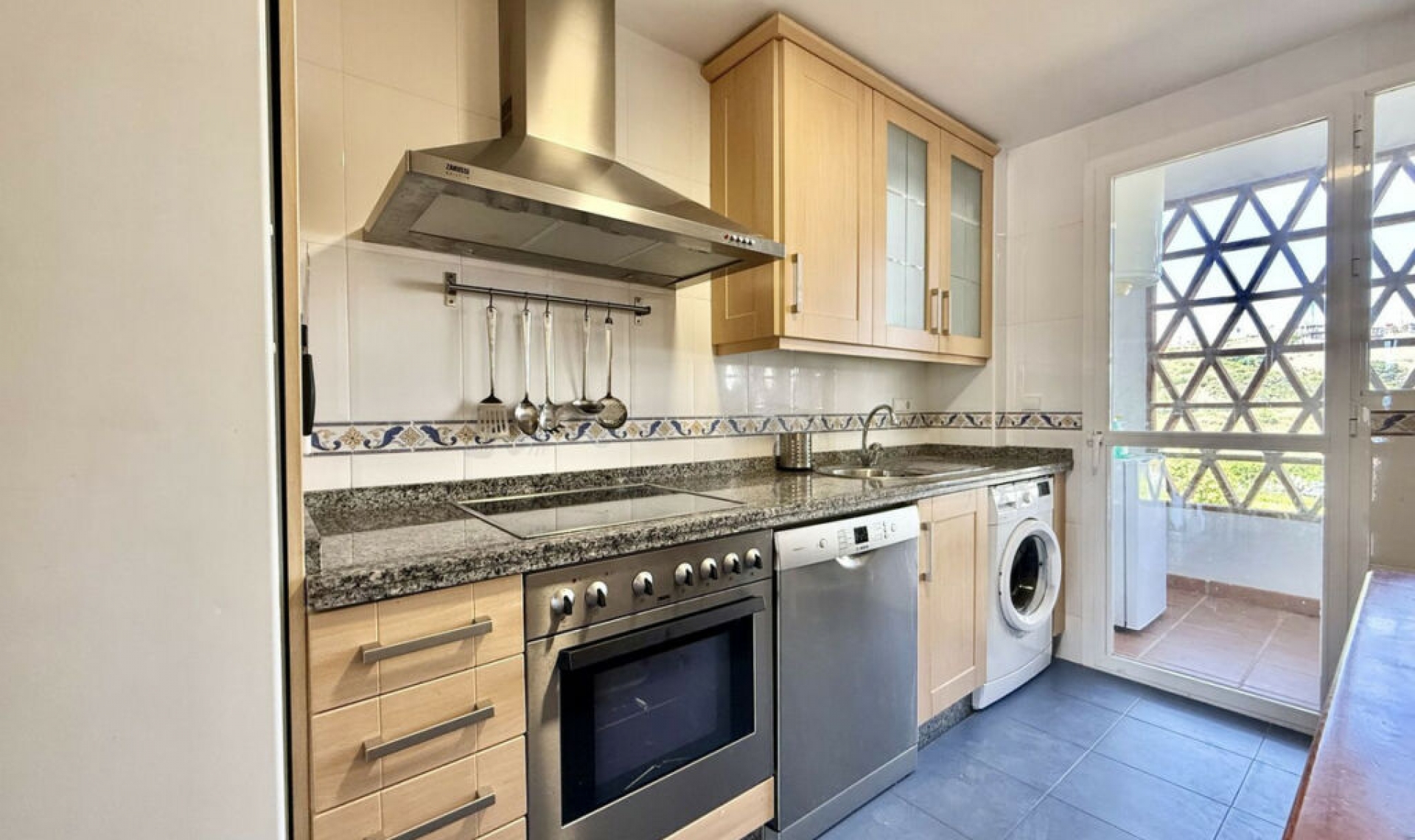 Resale - Apartment -
Selwo