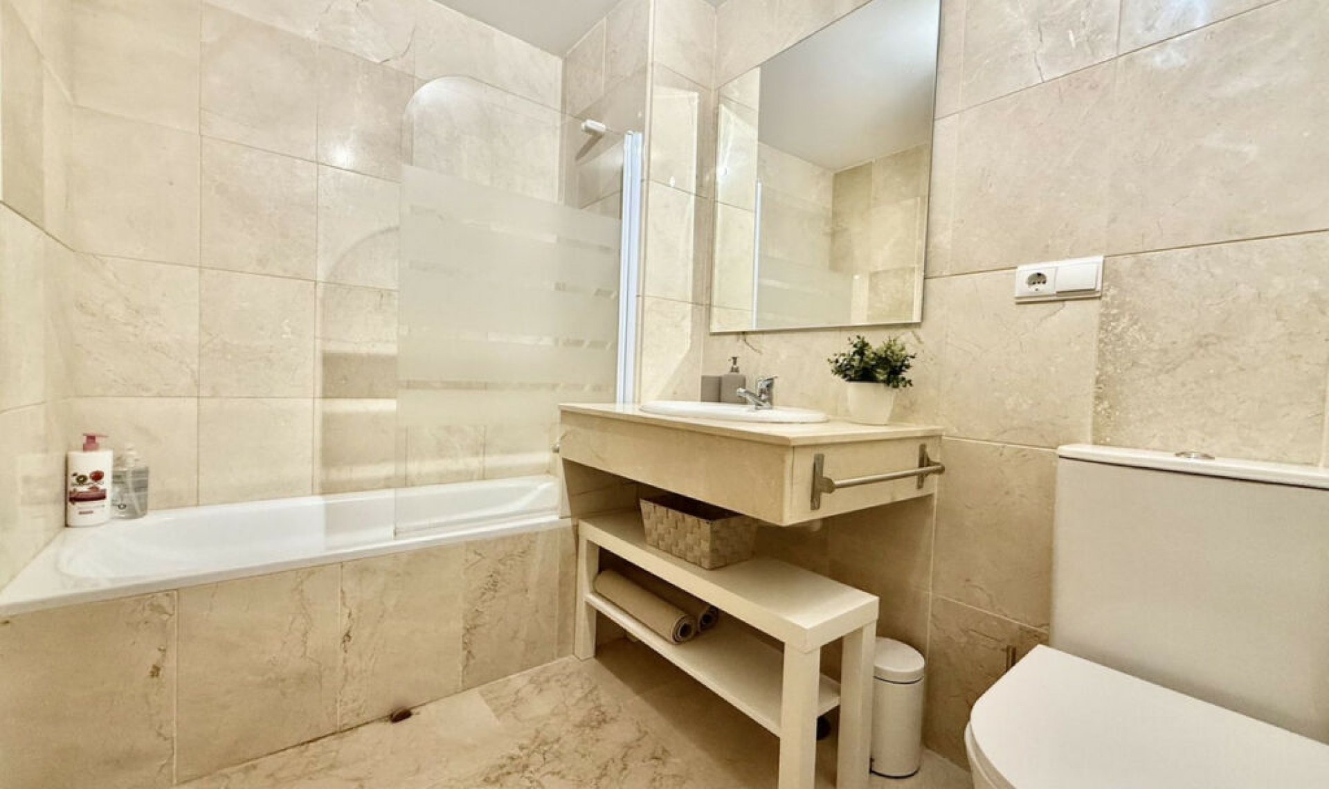 Resale - Apartment -
Selwo