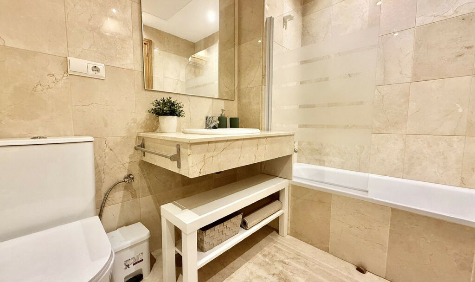 Resale - Apartment -
Selwo