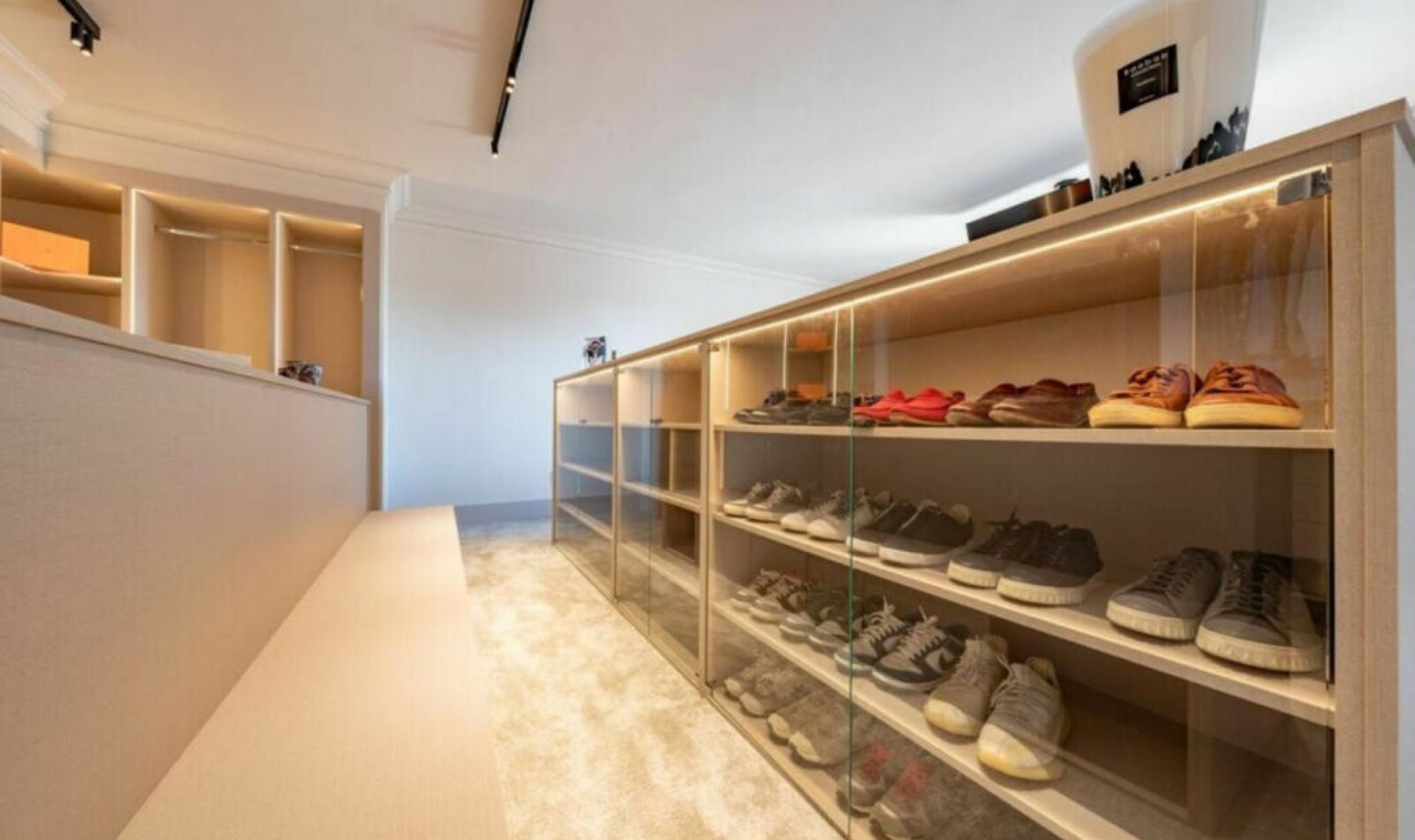 Resale - Apartment -
Sierra Blanca