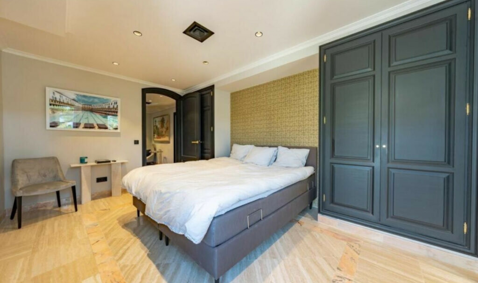 Resale - Apartment -
Sierra Blanca