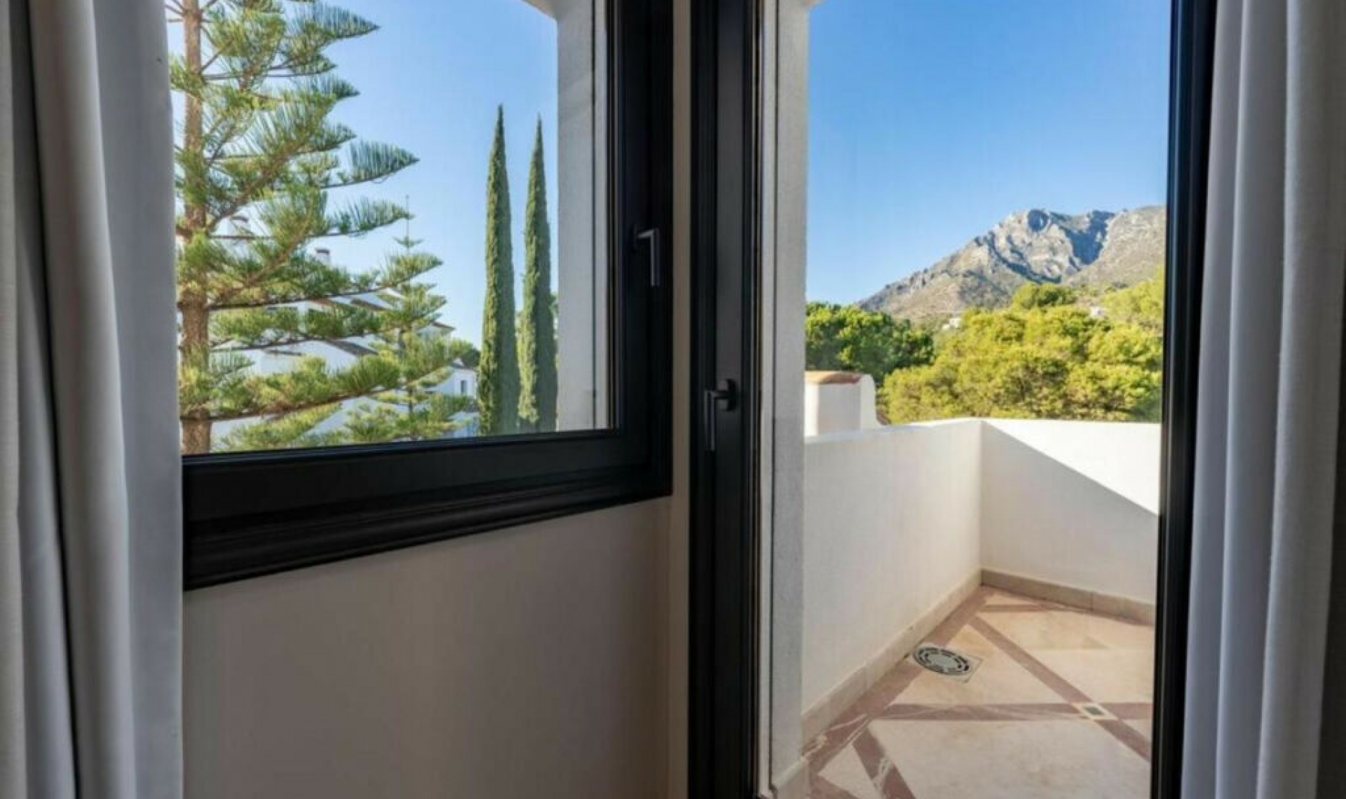 Resale - Apartment -
Sierra Blanca