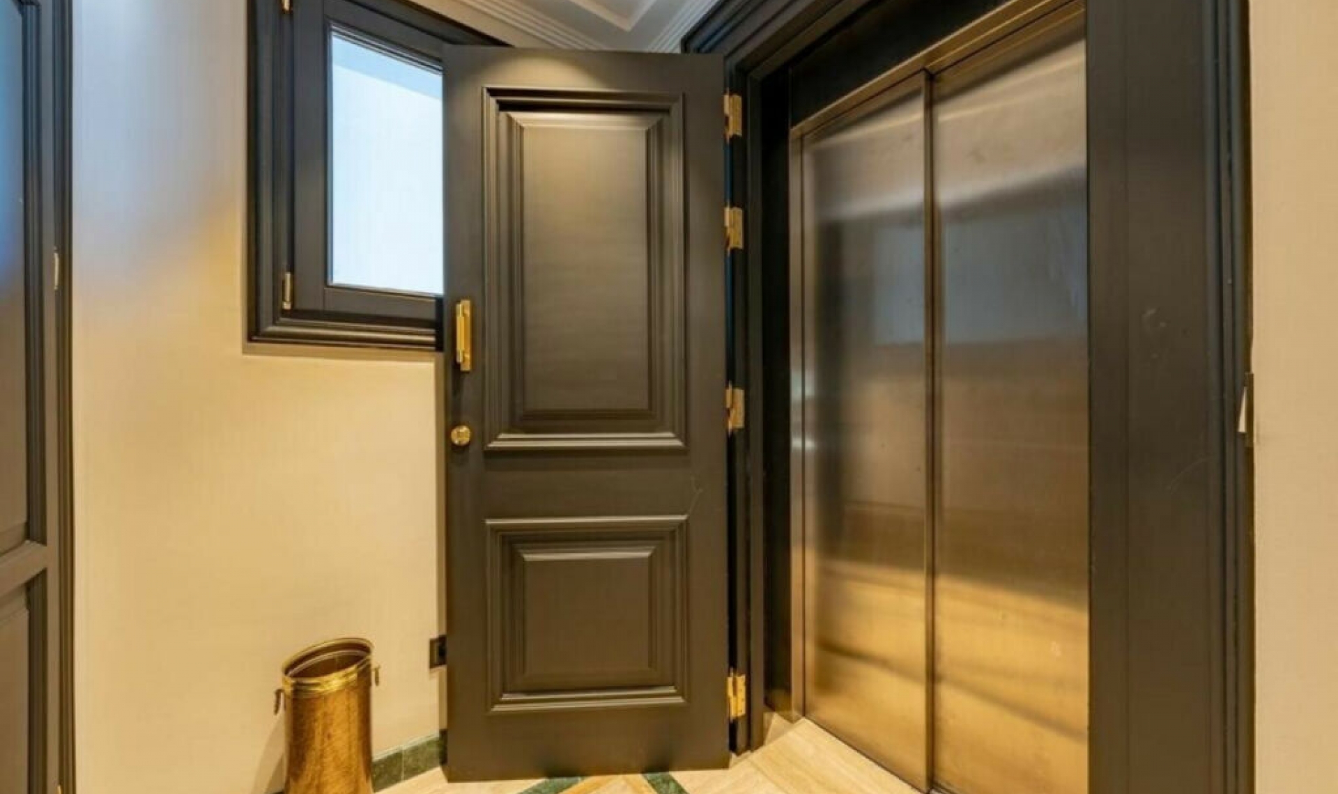 Resale - Apartment -
Sierra Blanca