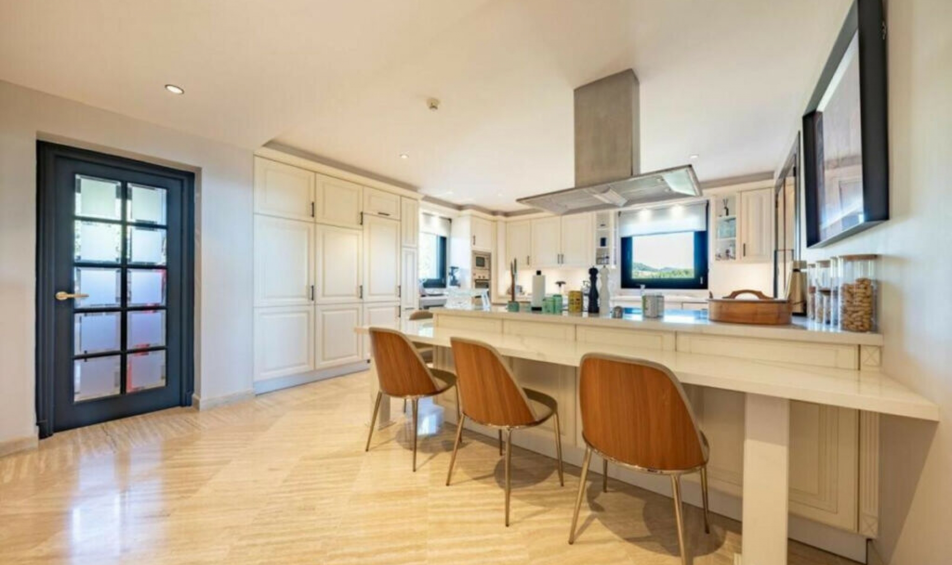 Resale - Apartment -
Sierra Blanca