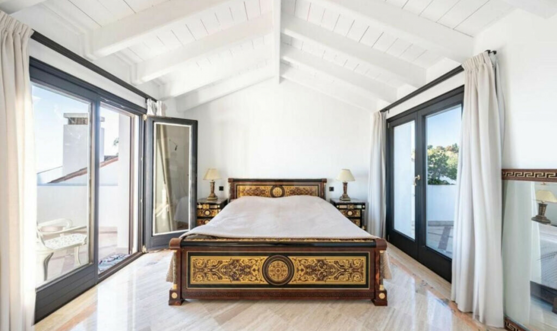 Resale - Apartment -
Sierra Blanca