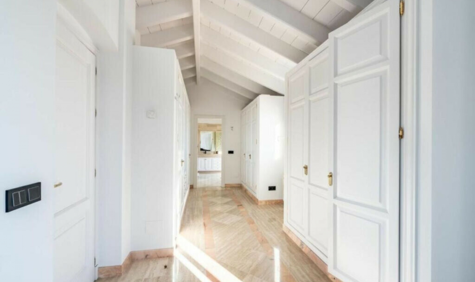 Resale - Apartment -
Sierra Blanca