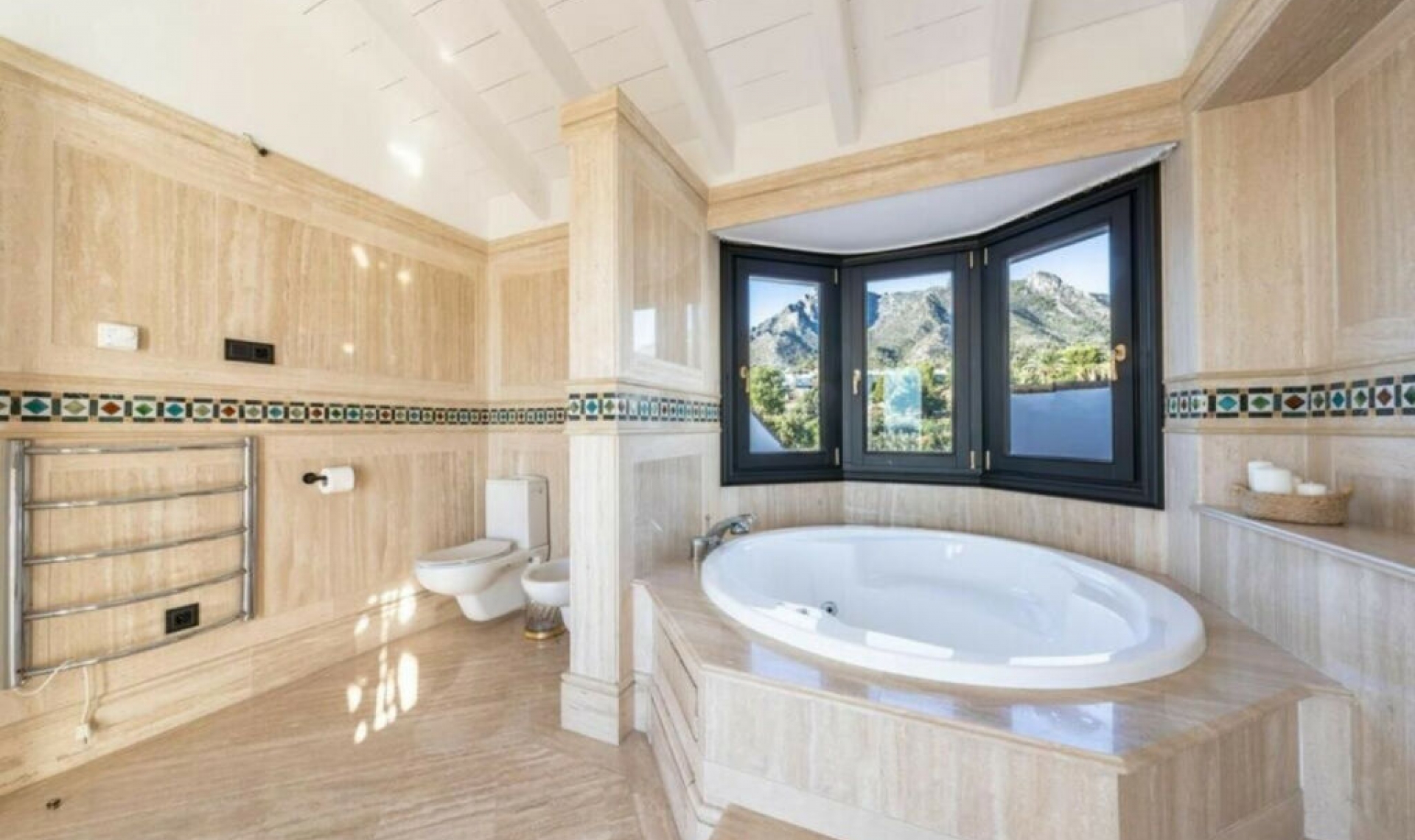 Resale - Apartment -
Sierra Blanca