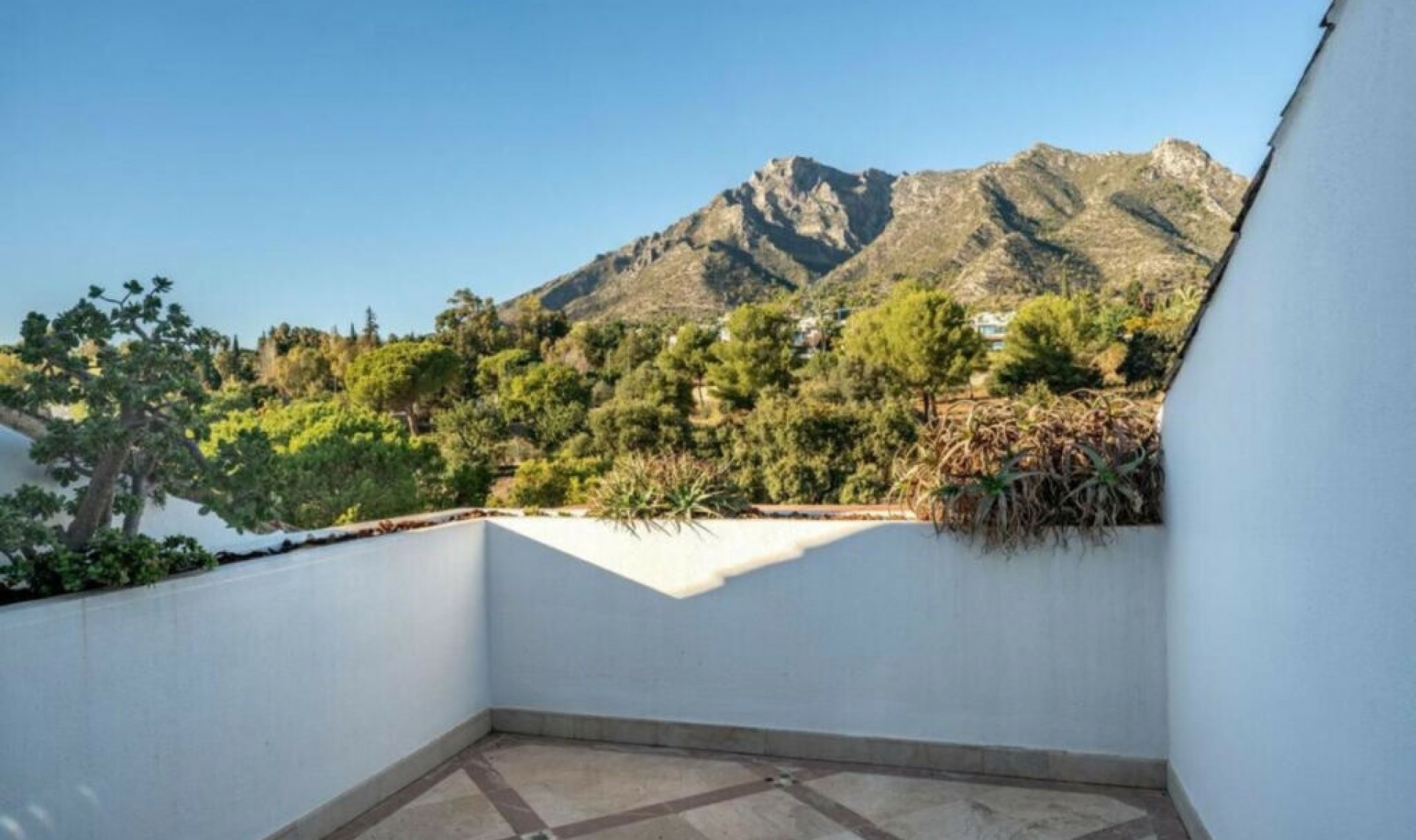 Resale - Apartment -
Sierra Blanca