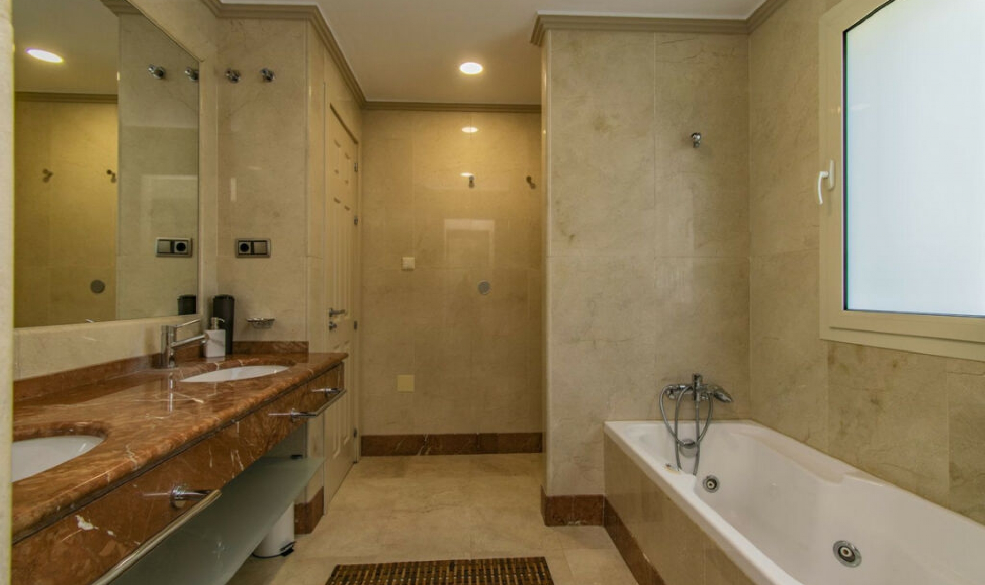 Resale - Apartment -
Sierra Blanca
