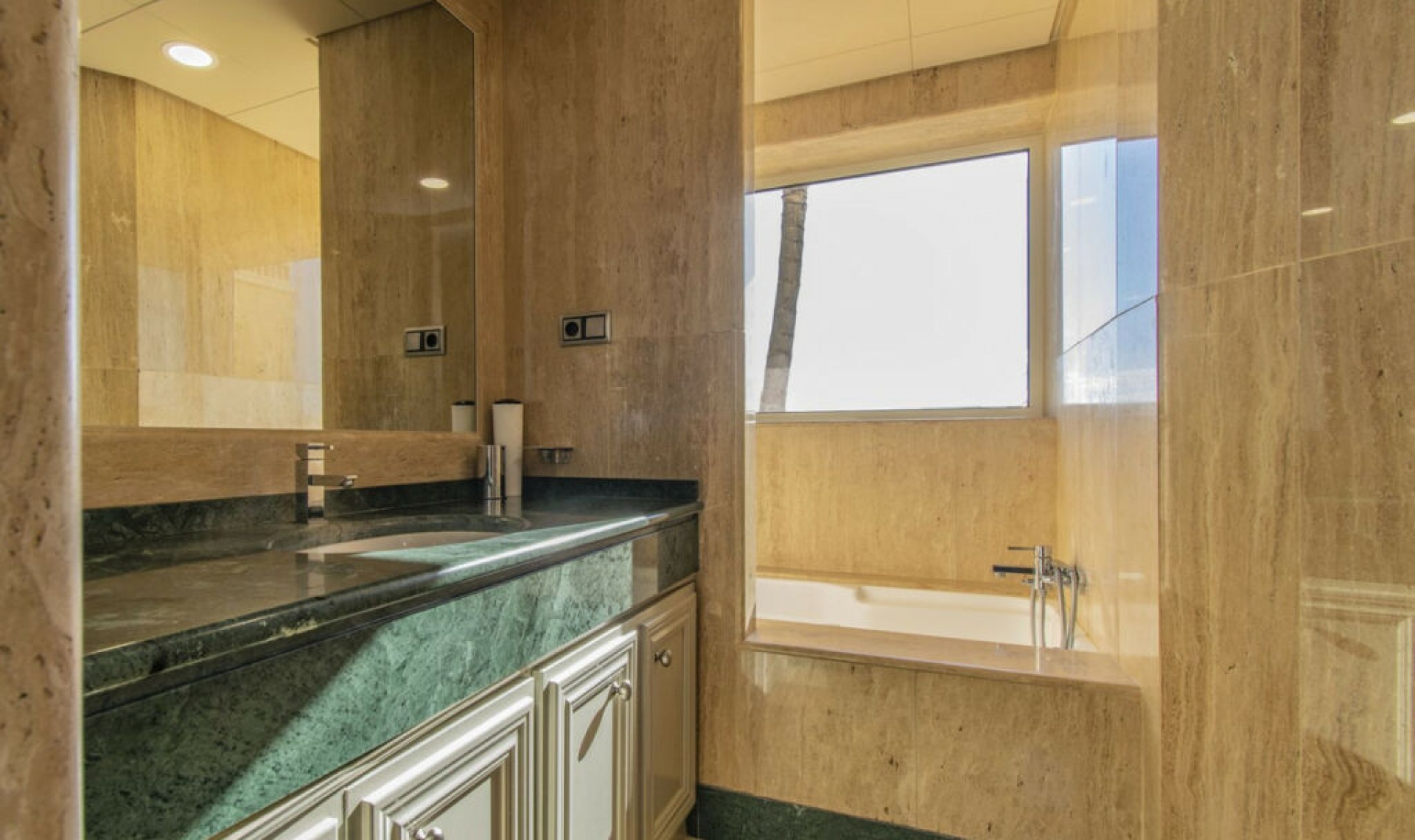 Resale - Apartment -
Sierra Blanca