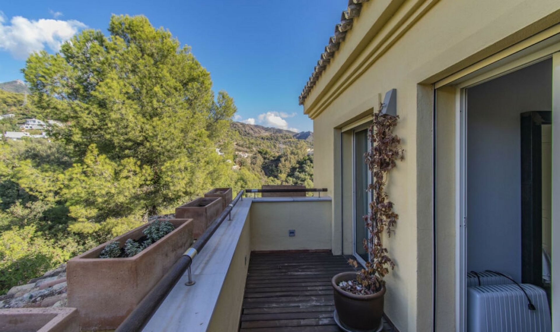 Resale - Apartment -
Sierra Blanca