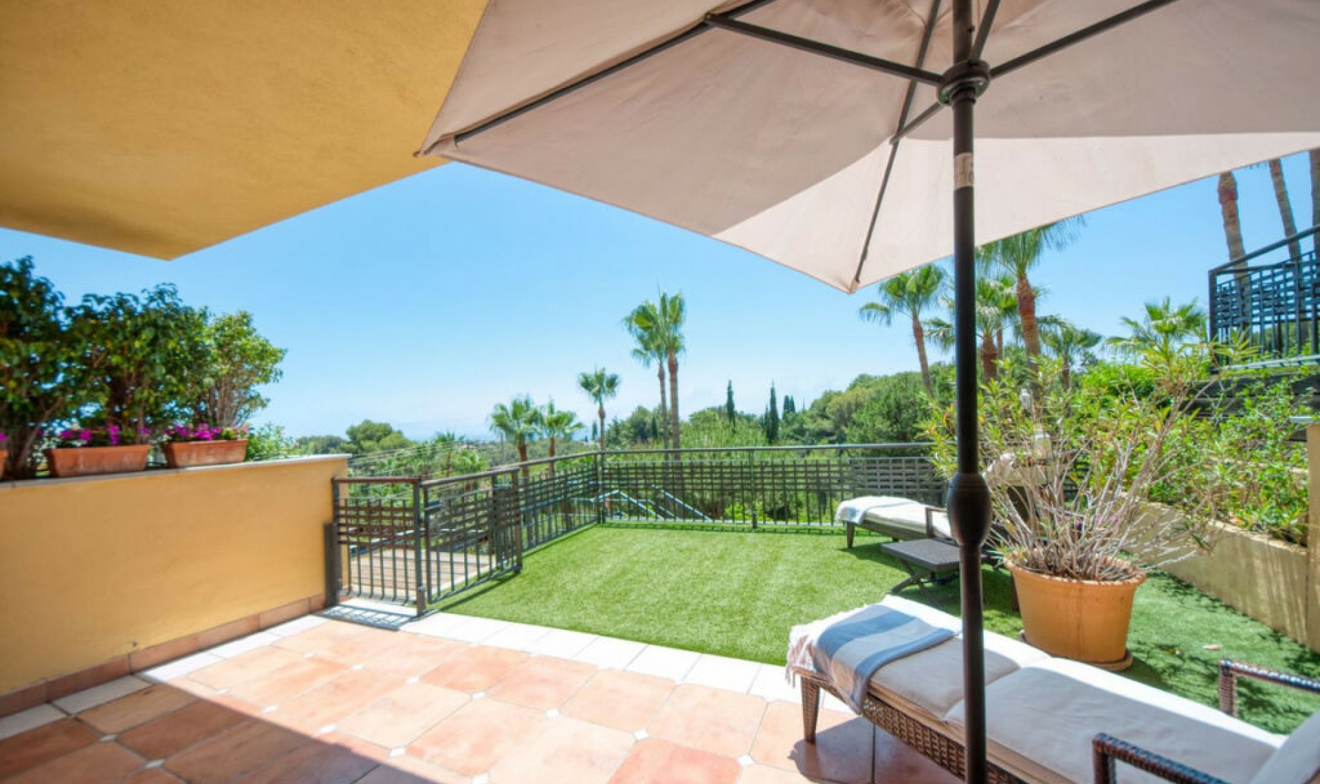 Resale - Apartment -
Sierra Blanca