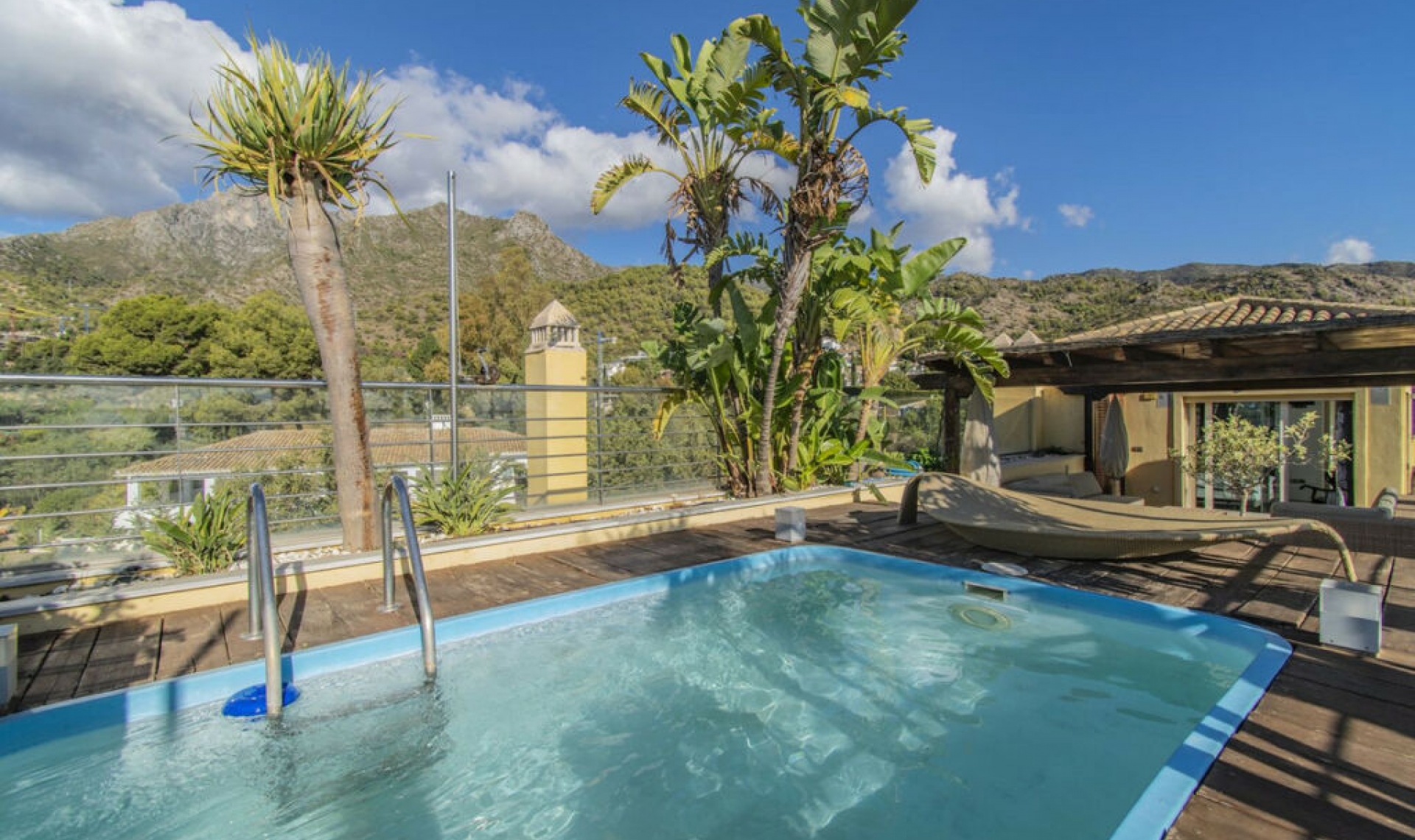 Resale - Apartment -
Sierra Blanca