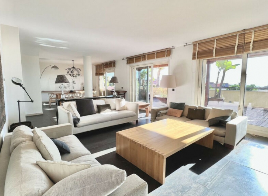 Resale - Apartment -
Sierra Blanca